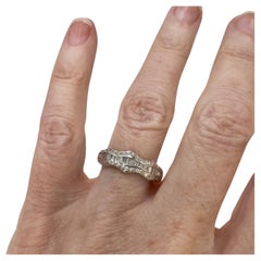 20e siècle Contemporary Diamant de 0,68 carat  Bague cocktail en or 18K