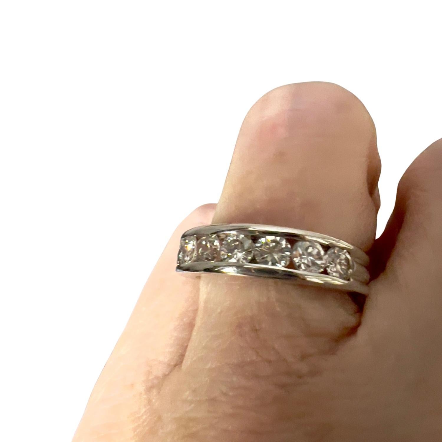 Siglo XX Contemporáneo Anillo de oro de 18 quilates con 1,00 quilate de diamantes en venta 1