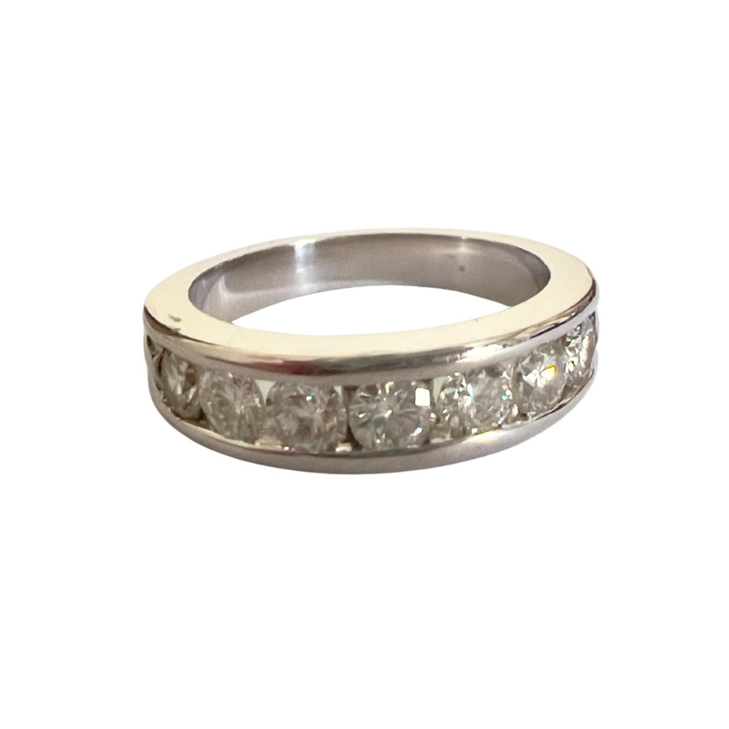 Siglo XX Contemporáneo Anillo de oro de 18 quilates con 1,00 quilate de diamantes en venta 2