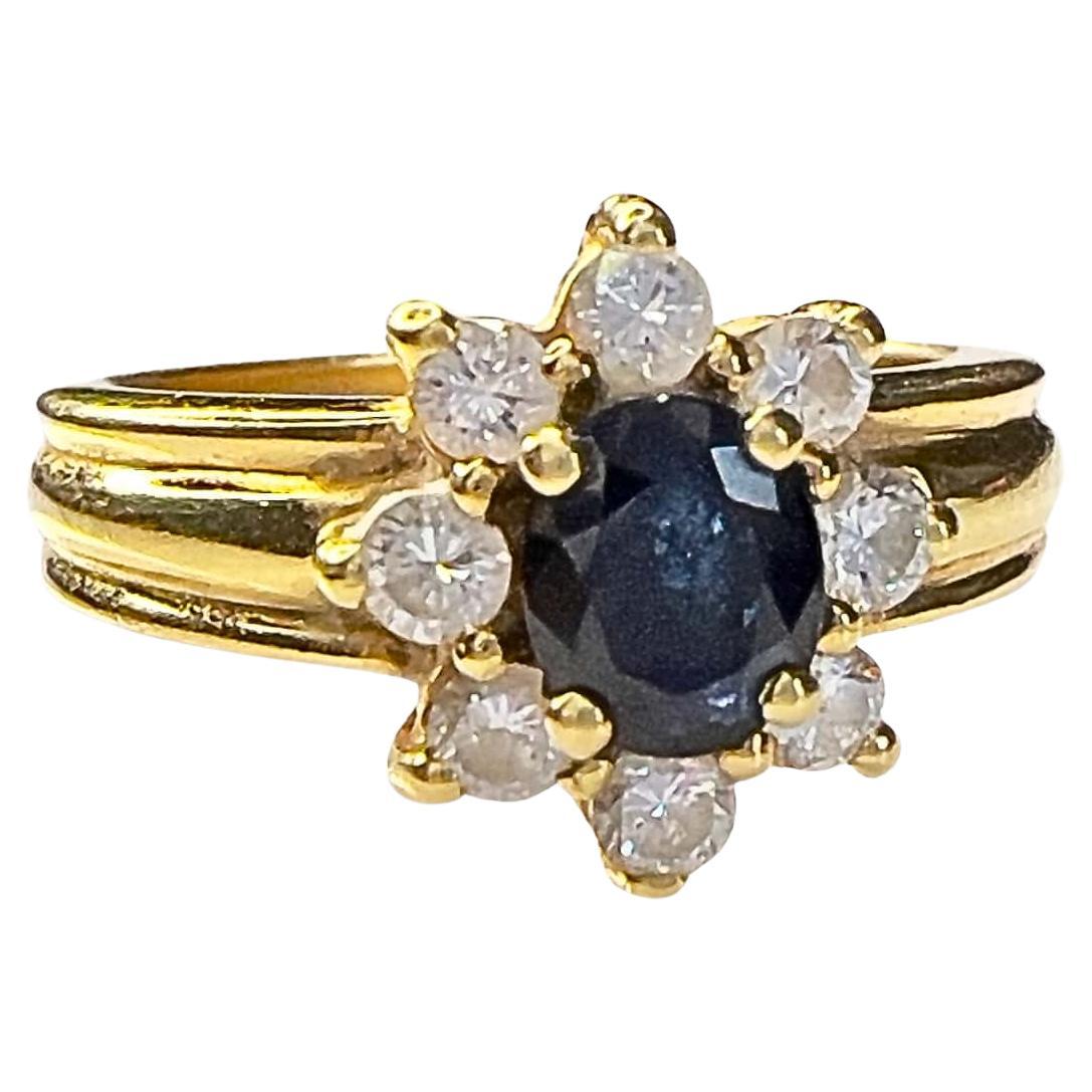 20th Century Contemporary Diamonds and Sapphire in 18k Yellow Gold Ring For Sale
