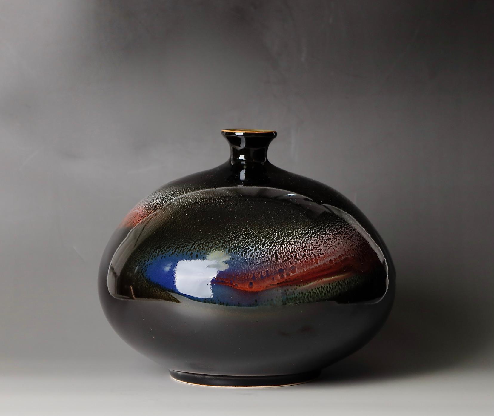 Showa 20th Century Contemporary Porcelain Vase by Nitten Artist Sadamatsu Zenji For Sale