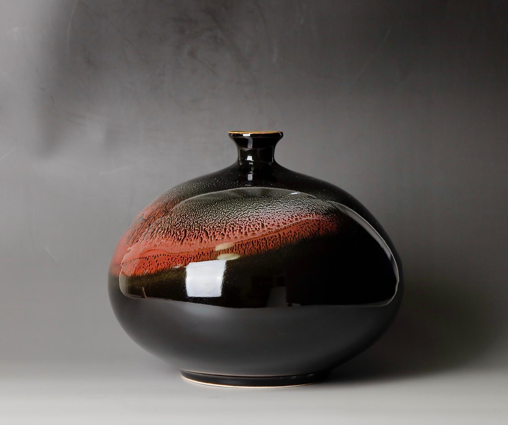 Japanese 20th Century Contemporary Porcelain Vase by Nitten Artist Sadamatsu Zenji For Sale