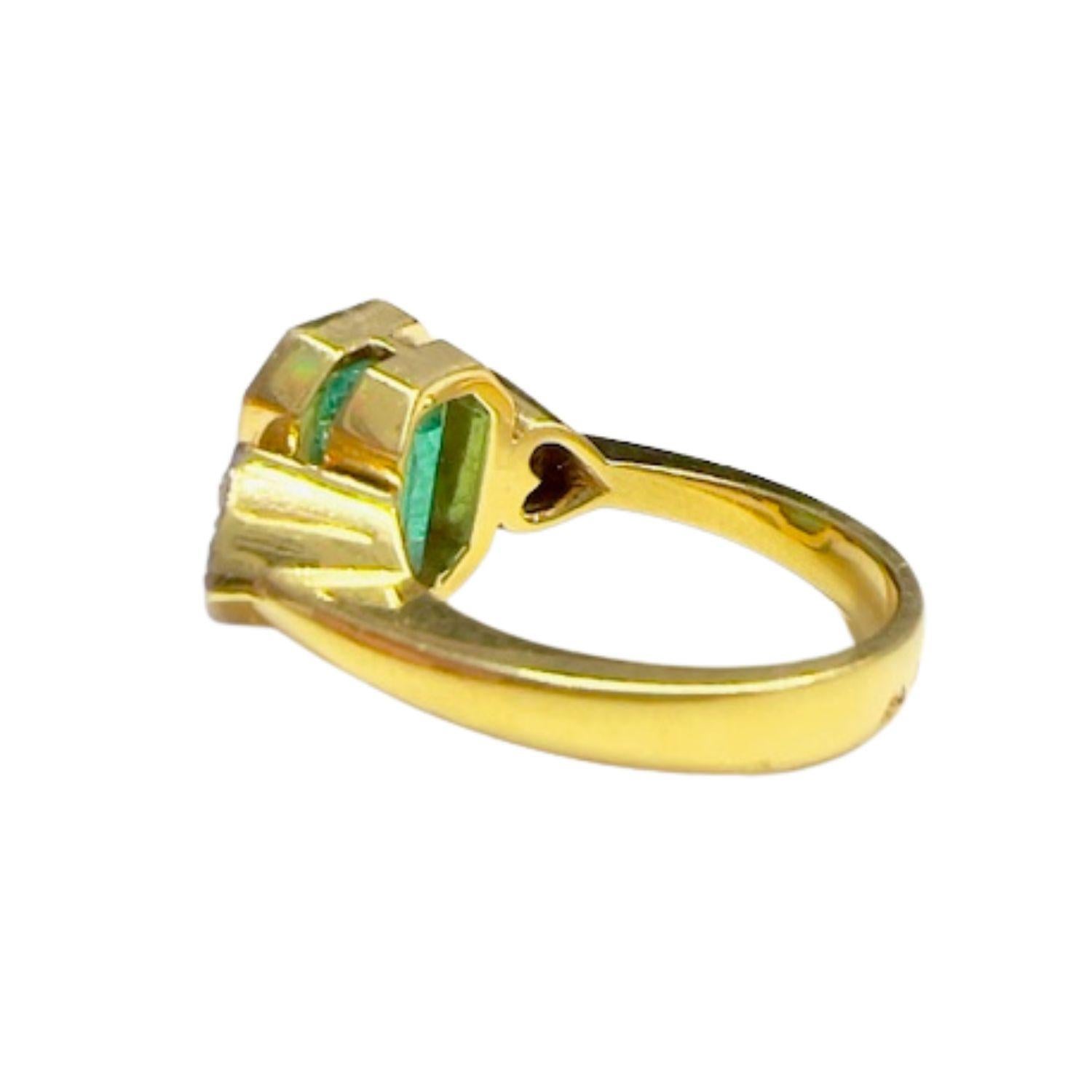 20th Century Contemporary  with Diamonds and 4.45 ct Emeralds Yellow Gold Ring For Sale 2