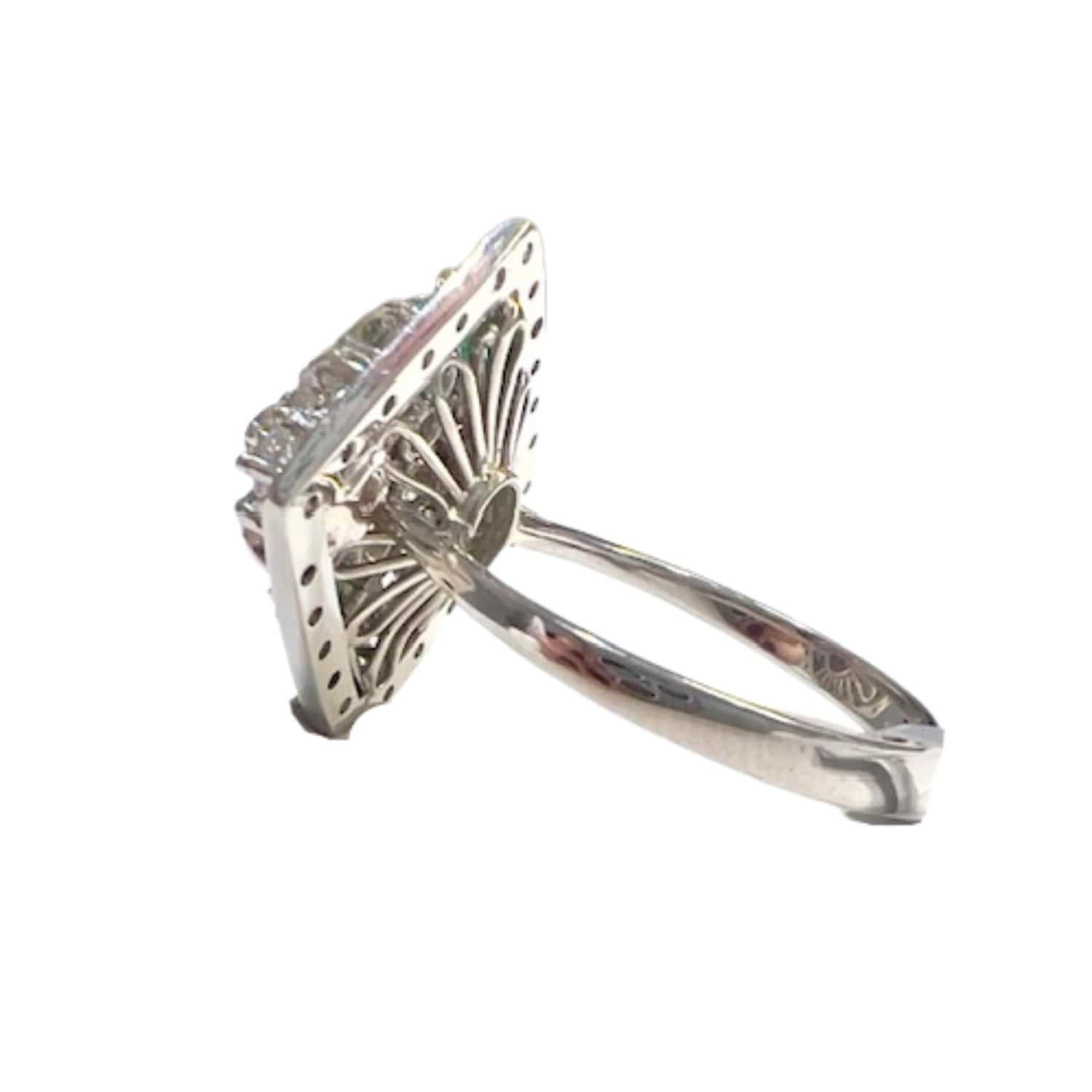 20th Century Contemporary with Diamonds and Emeralds White Gold Ring In Good Condition For Sale In MADRID, ES