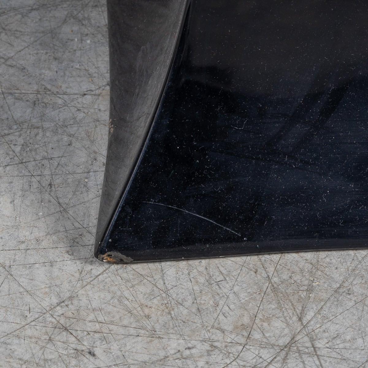 Table basse continentale à plateau de marbre noir du XXe siècle, c.1970 en vente 10