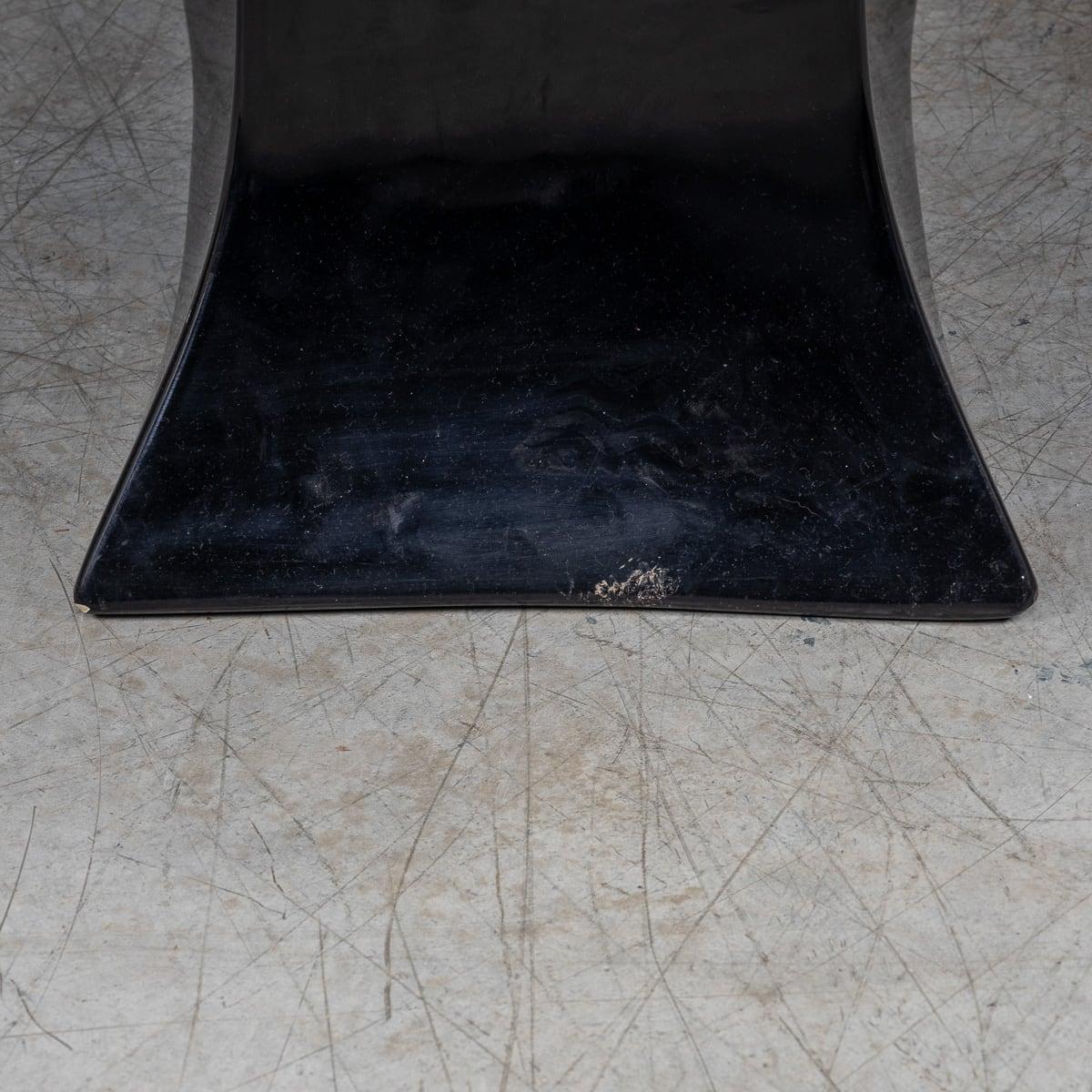 Table basse continentale à plateau de marbre noir du XXe siècle, c.1970 en vente 11