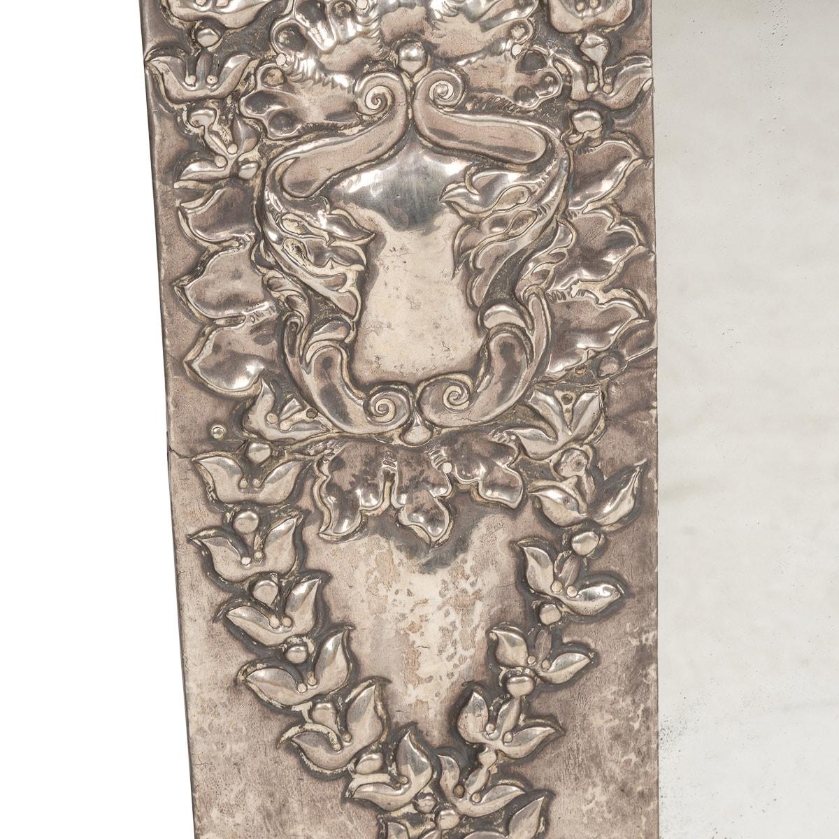 Argento Specchio da parete continentale in argento massiccio del XX secolo, 1900 ca. in vendita