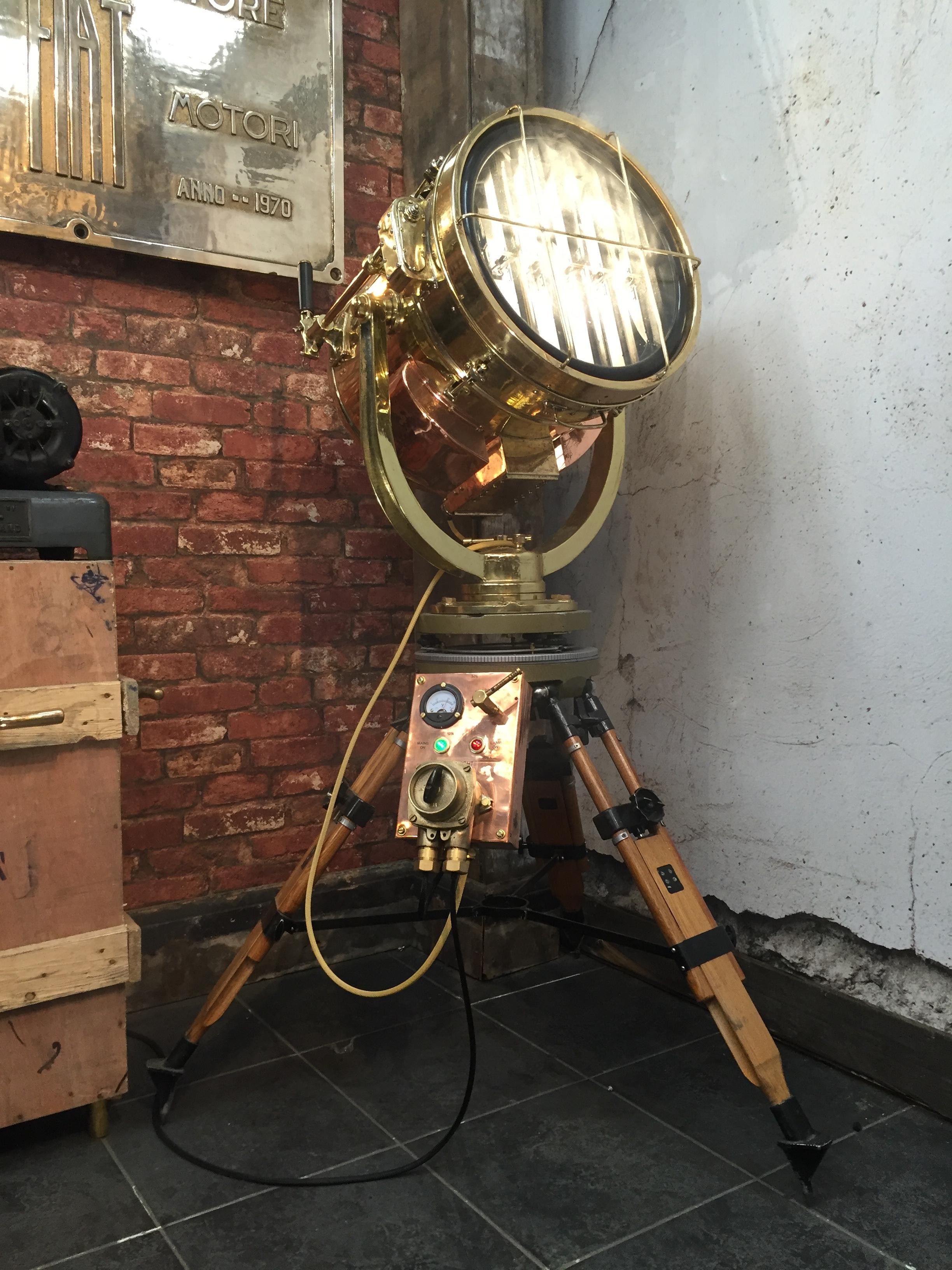 This is a Shonan Kosakusho daylight signalling lamp made in 1981, married with a Russian military gyroscope tripod. 

Reclaimed from Mid-Century war ships, Shonan did manufacture these during World War 2 until the firestorm on Japan ceased
