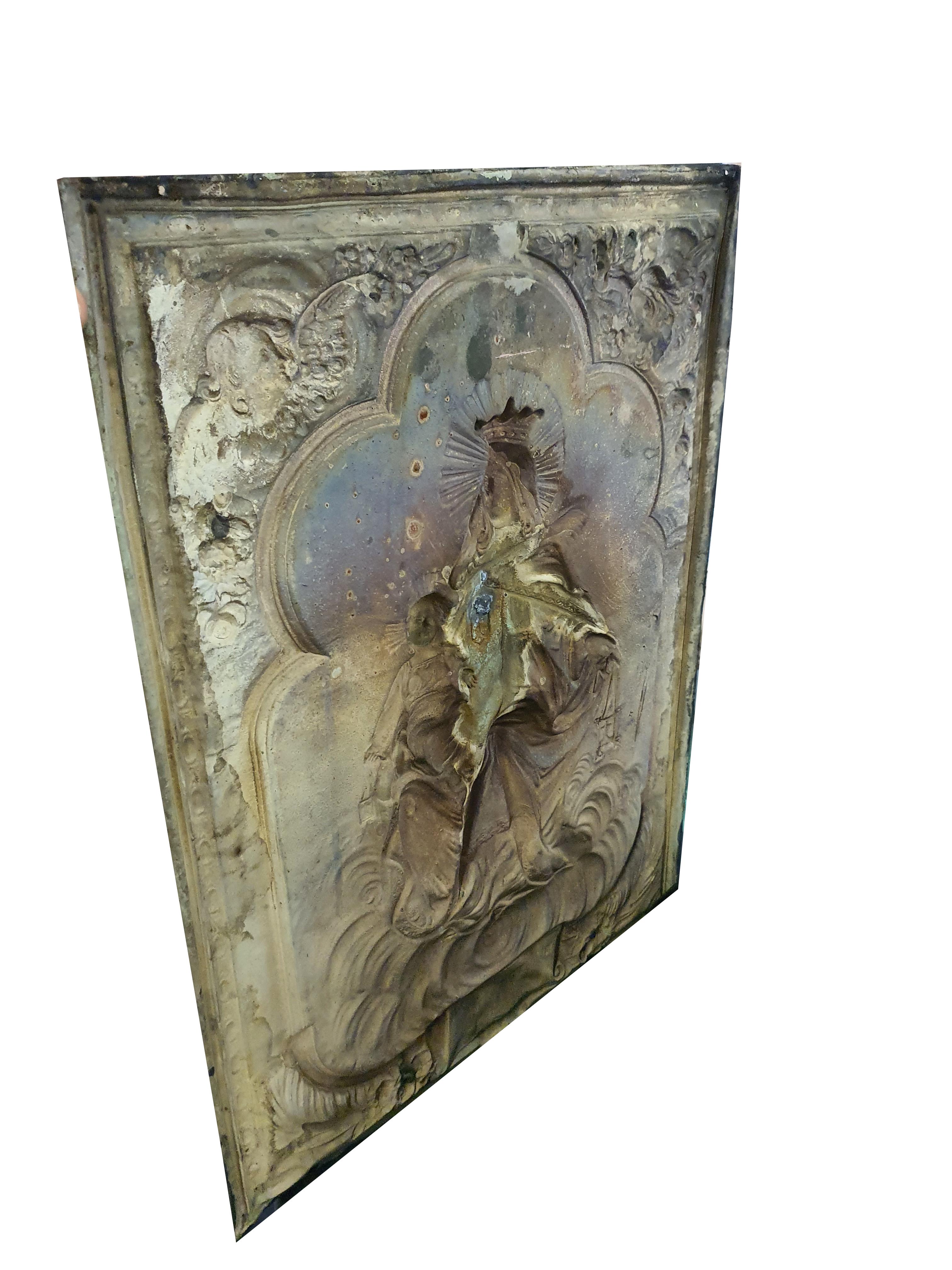 Plaque en argent cuivré du 20ème siècle, avec incrustations en corail, Madonna del Carmine Bon état - En vente à PALERMO, IT