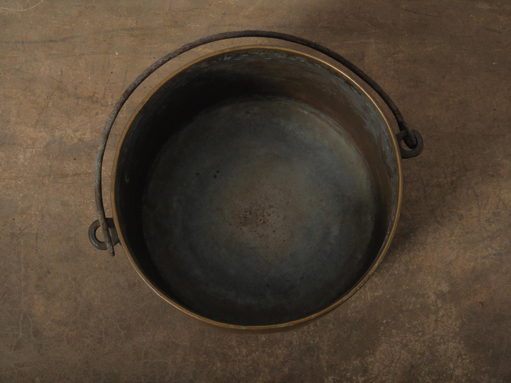 20th Century Copper Vessel with Forged Iron Handles siglo XX en venta