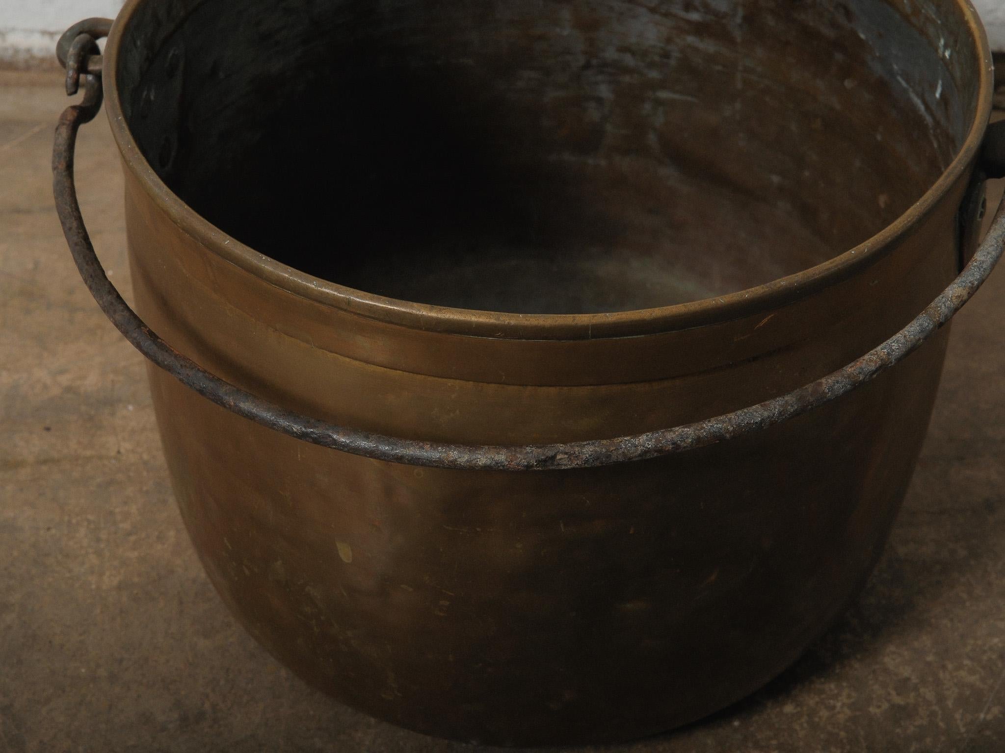 20th Century Copper Vessel with Forged Iron Handles en venta 1