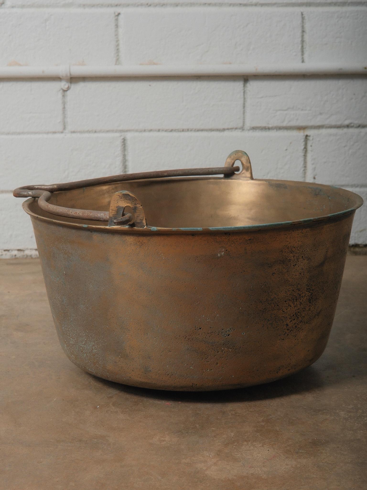 20th Century Copper Vessel with Forged Swing Handle en venta 3