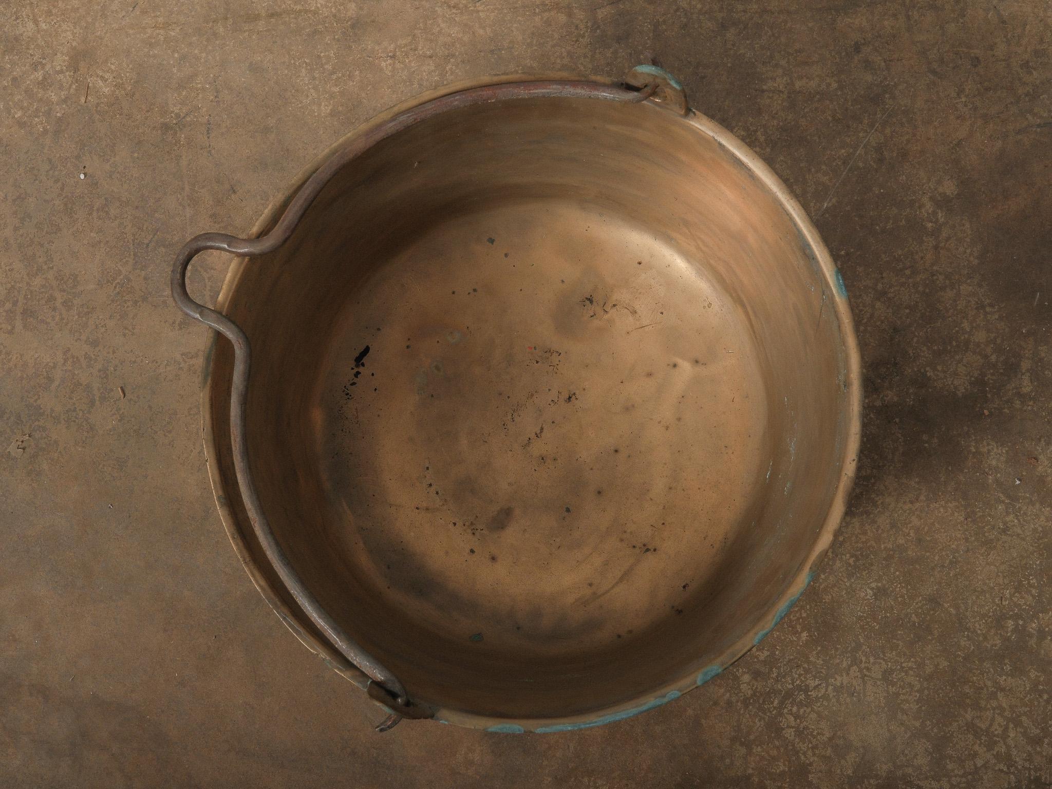 20th Century Copper Vessel with Forged Swing Handle en venta 4