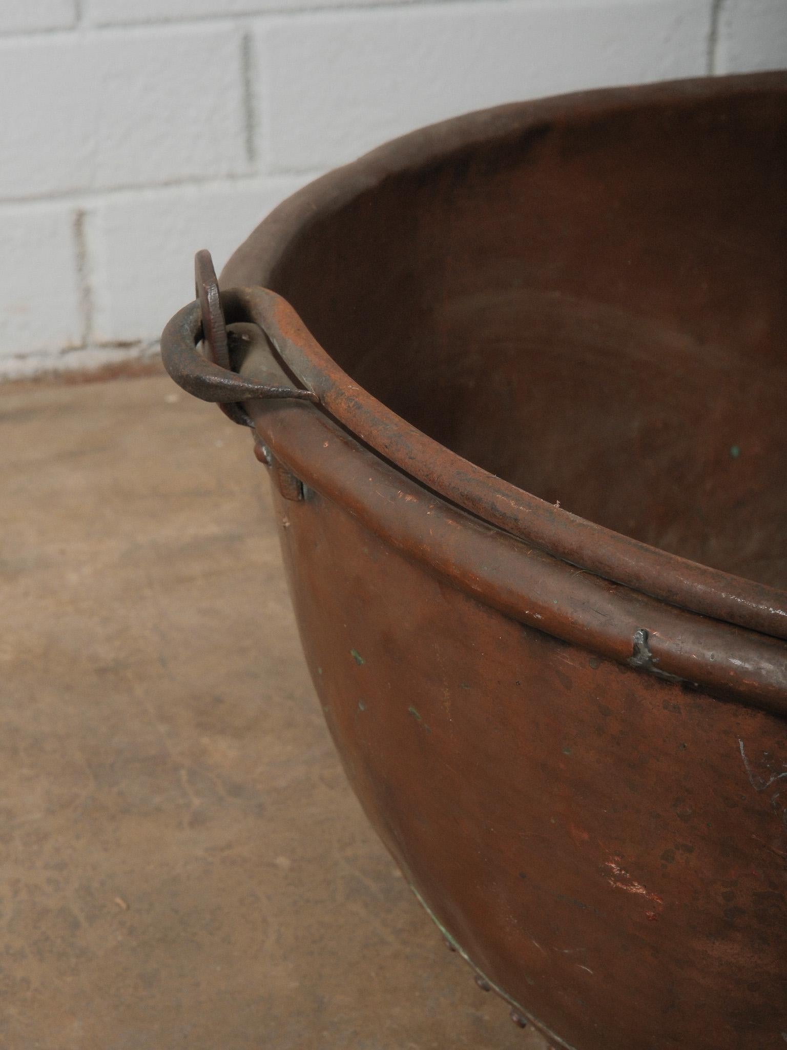 20th Century Copper Vessel with Single Swinging Handle en venta 1
