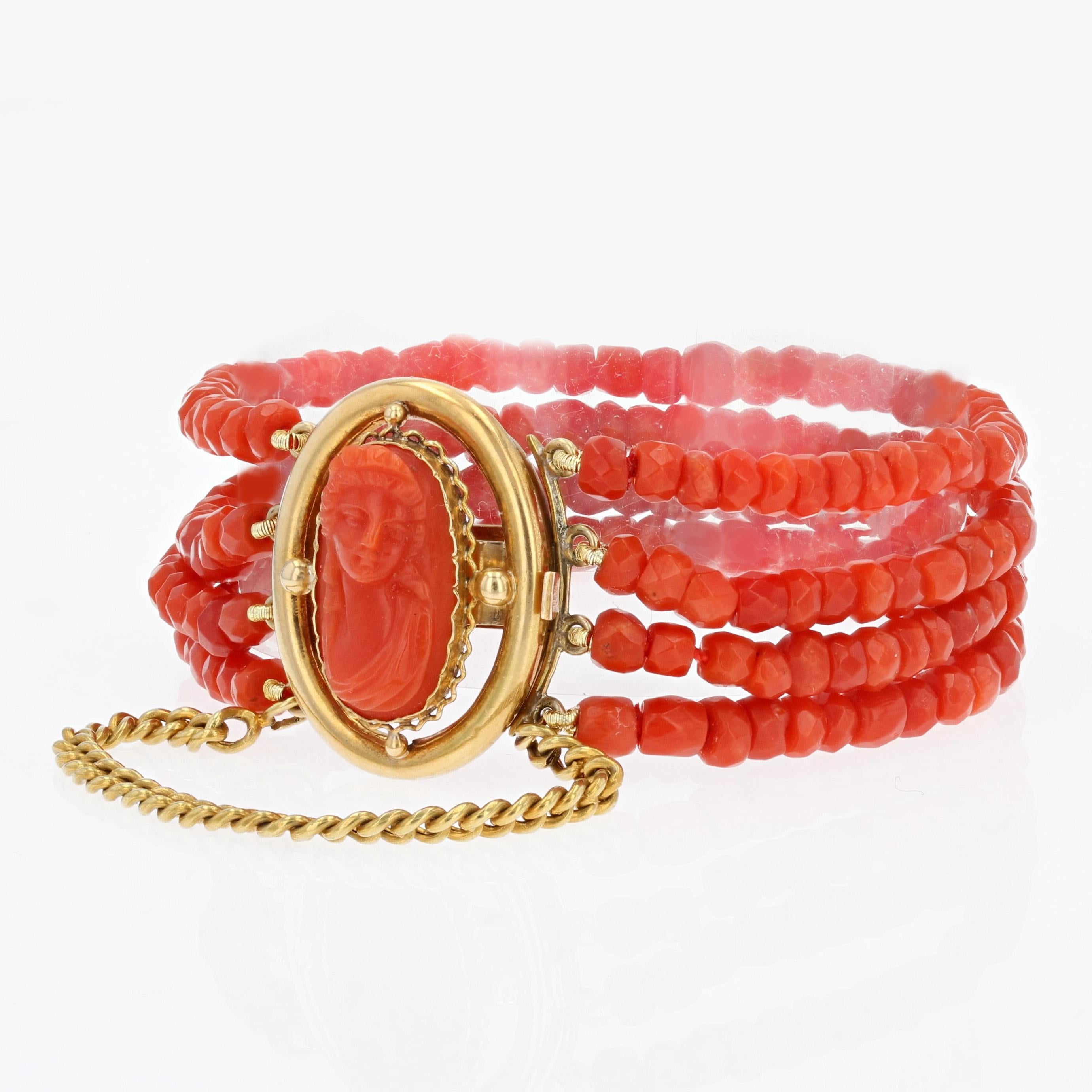 20th Century Coral 18 Karat Yellow Gold Bracelet In Good Condition For Sale In Poitiers, FR