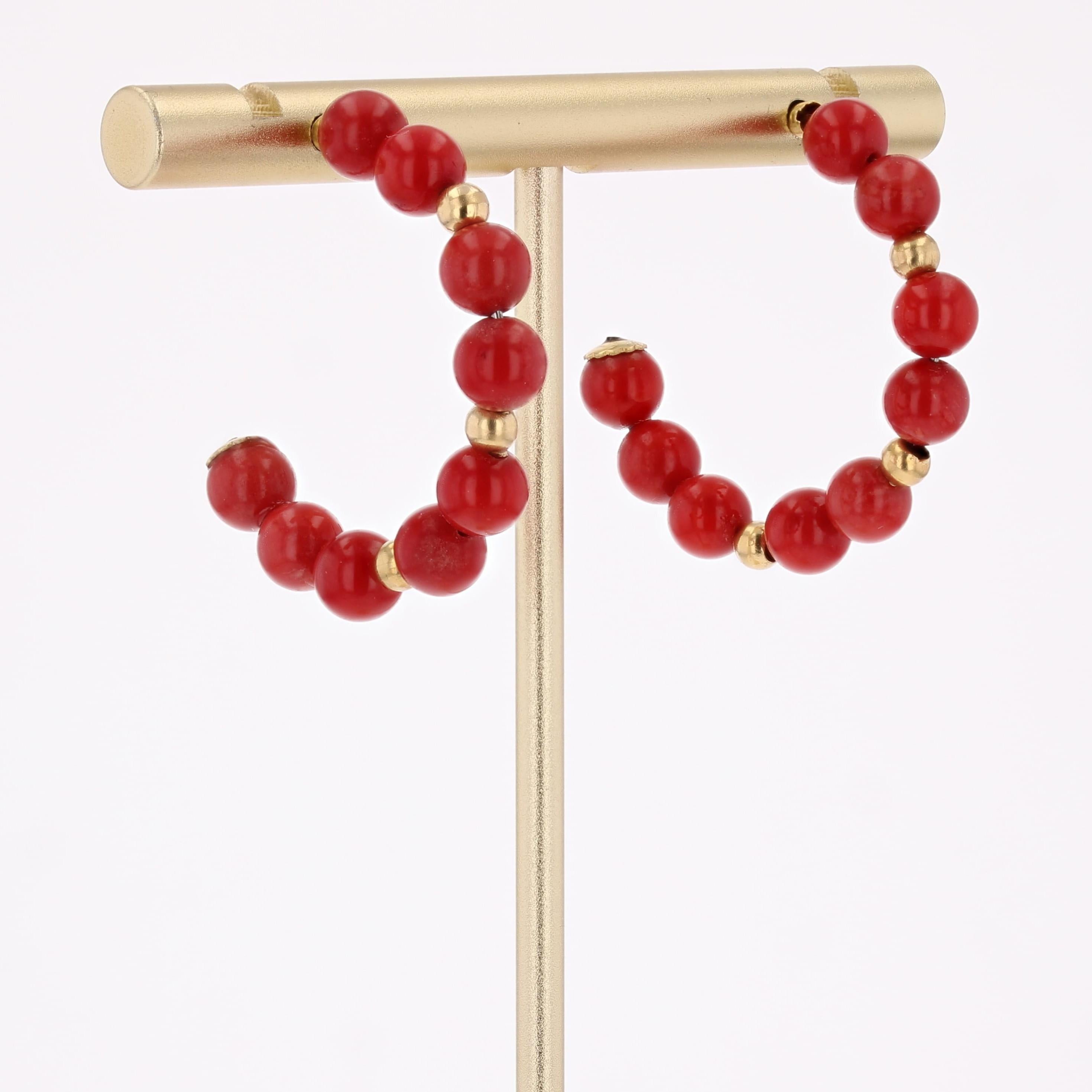 Pendientes de aro de oro amarillo de 18 quilates con cuentas de coral del siglo XX Cuenta en venta