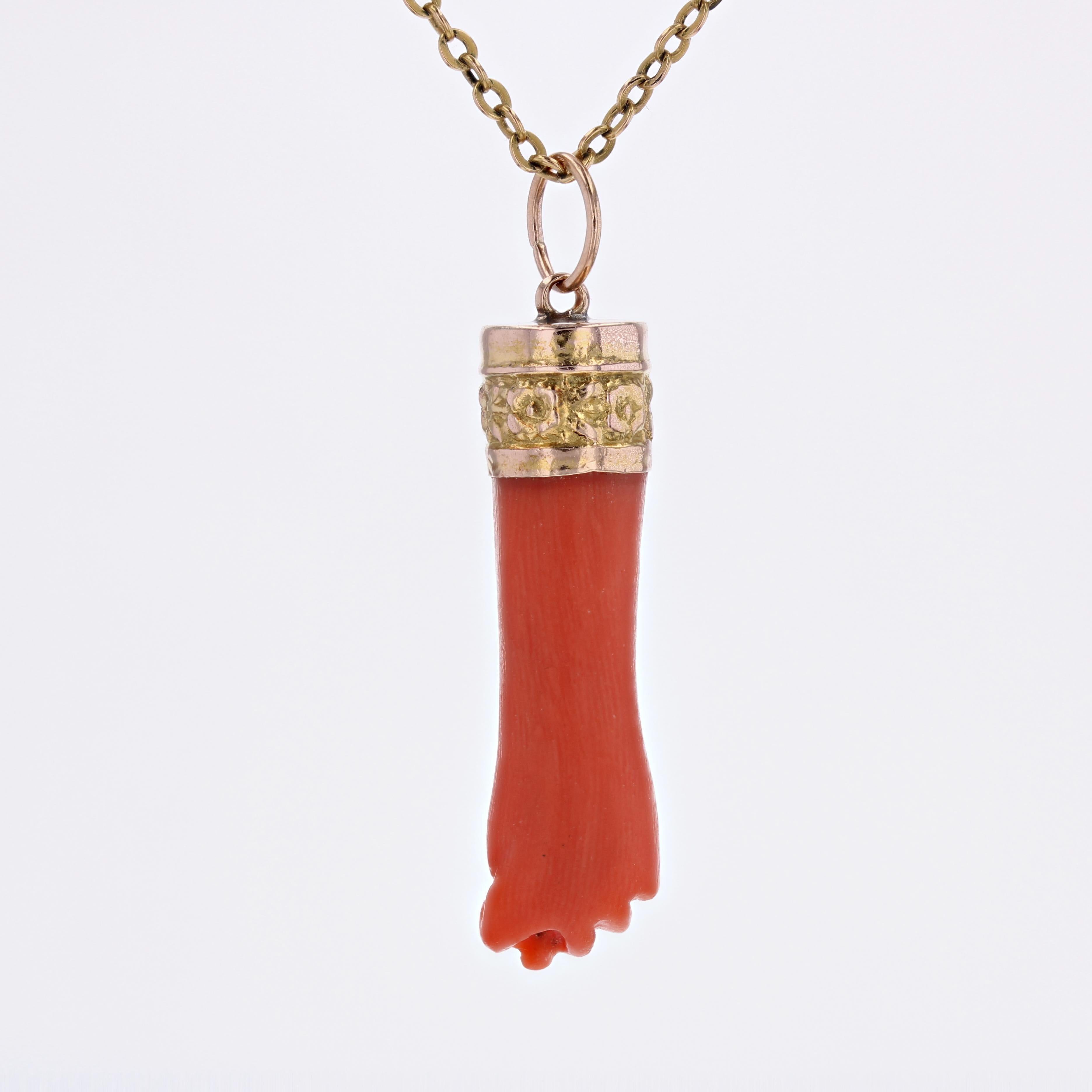 Uncut 20th Century Coral Hand 18 Karat Yellow Gold Pendant For Sale