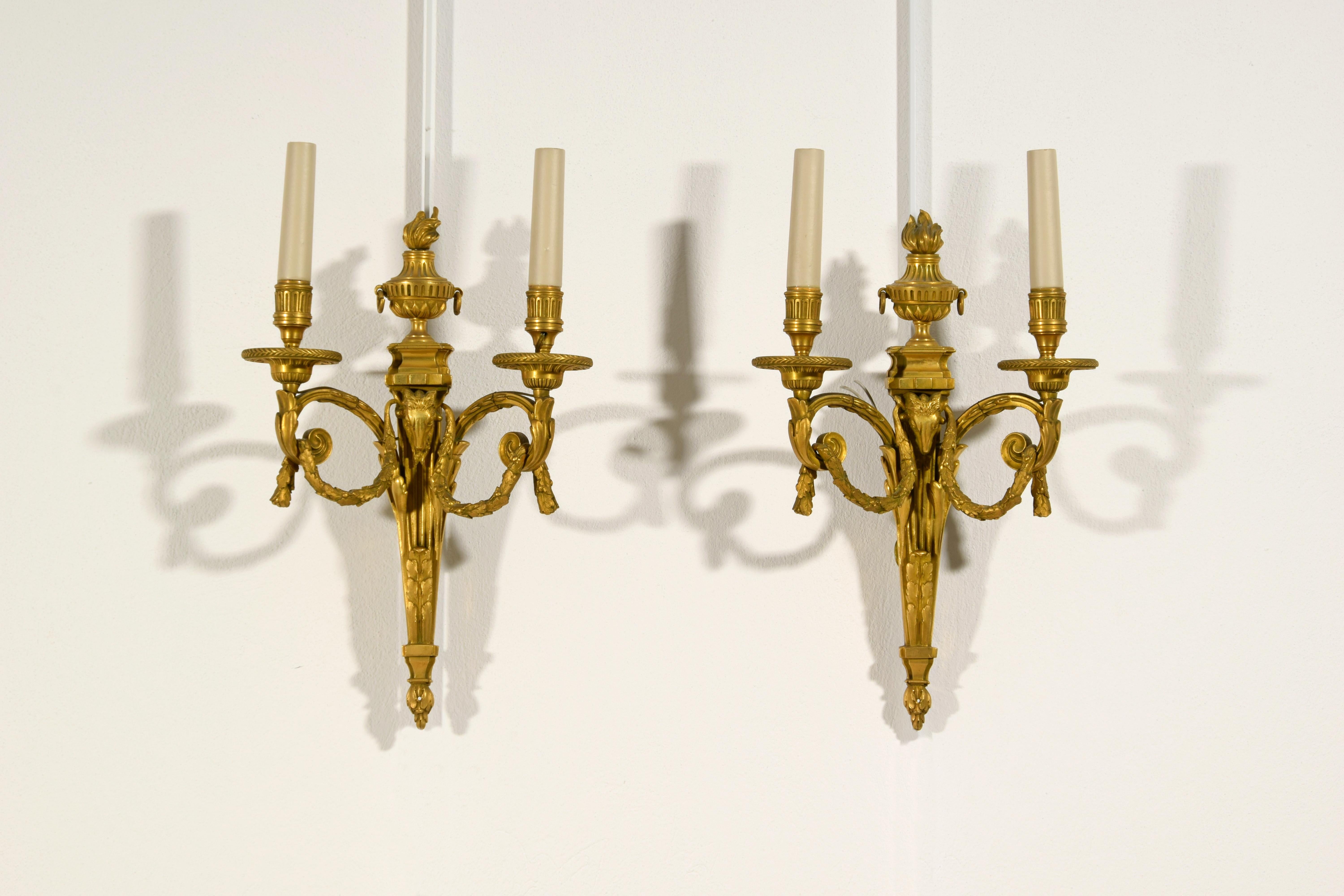 20th Century, Pair of French Gilt Bronze Two-light Sconces

Measurements: H max with candle 43 cm, H max bronze (at the flame of the brazier) 39 cm; W 26 x D 12 cm

This elegant pair of sconces was made in France in the early 20th century, according