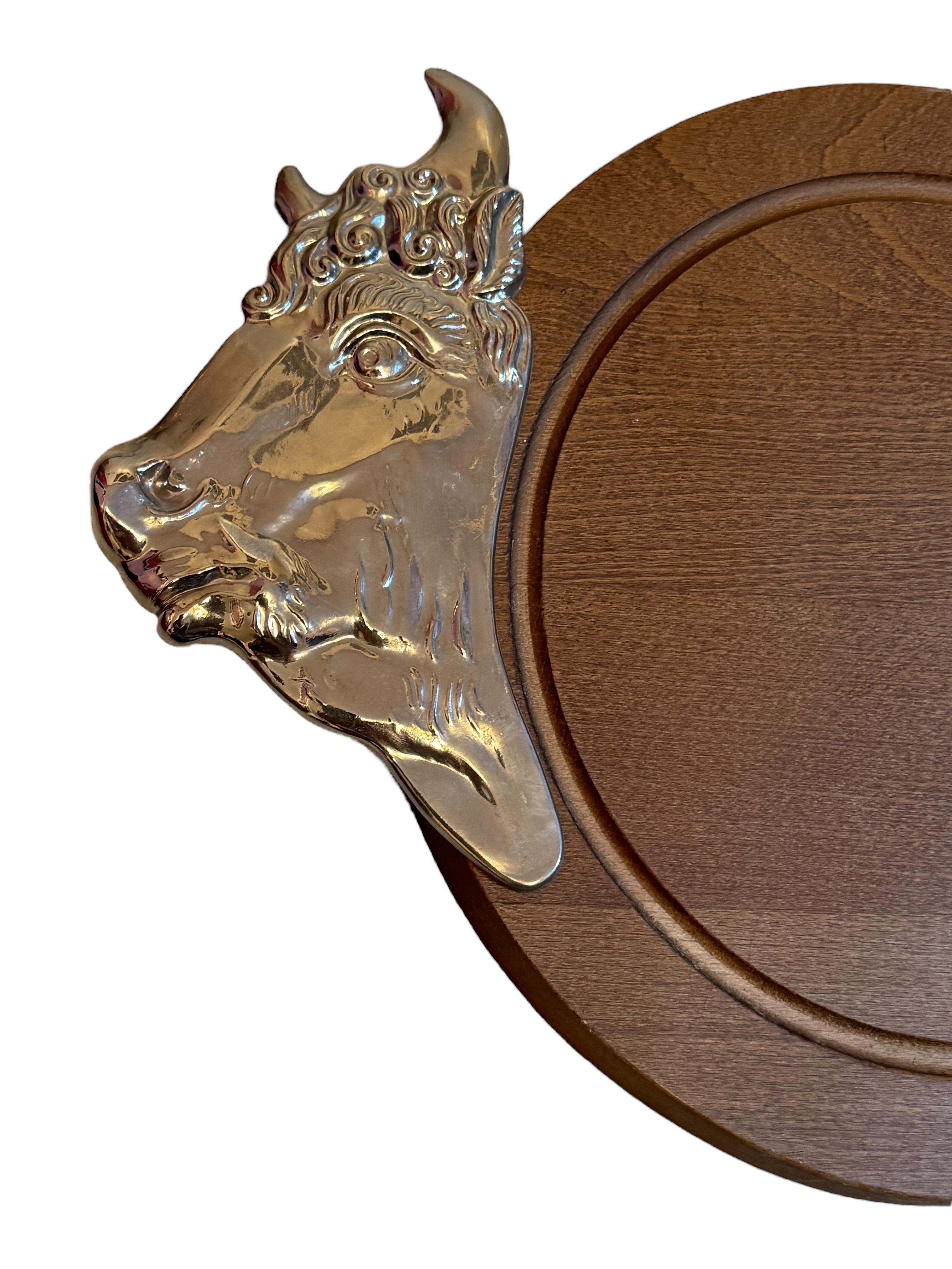20ème siècle Vache Bull Wood Wood Cutting Board Plate Tray Plater, Austria Vintage en vente 1