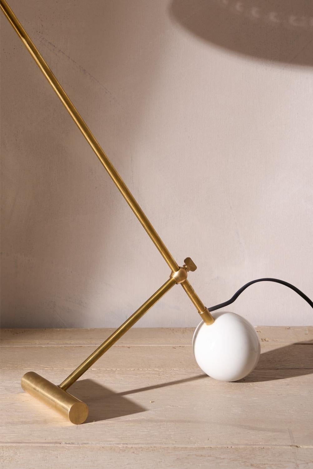 20e siècle Lampe de table en crème et laiton d'après Stilnovo Excellent état - En vente à Malton, GB