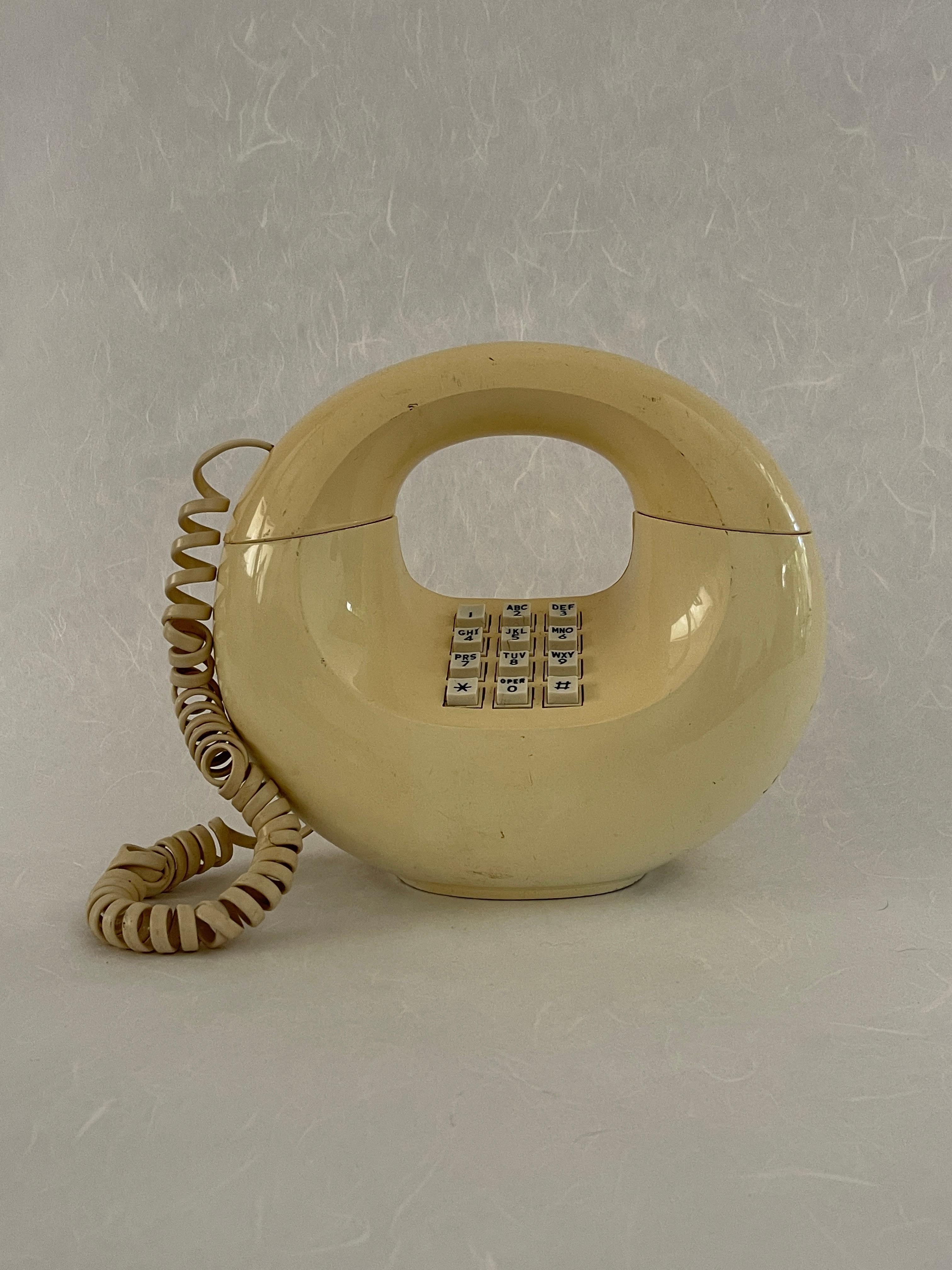20th Century cream loop western electric telephone. Amazing vintage hoop telephone with an amazing color. Retro/space age style made in the 1970s.