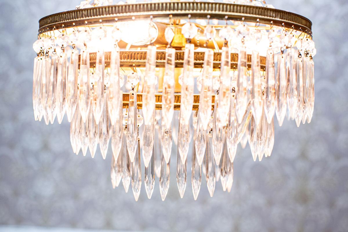 20th-Century Crystal Chandelier with Brass Elements 3