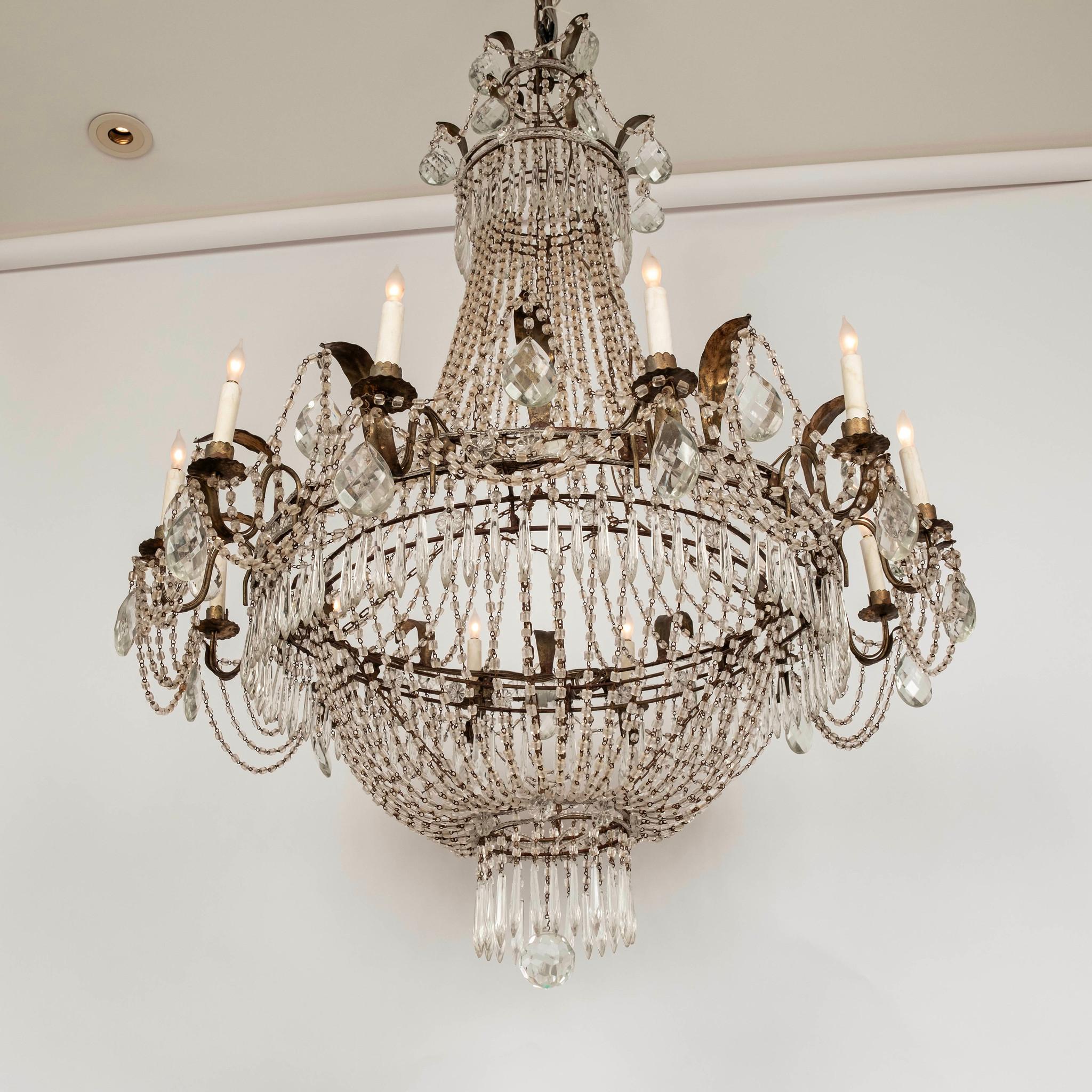 Lampadario di cristallo del XX secolo, due disponibili in vendita 4