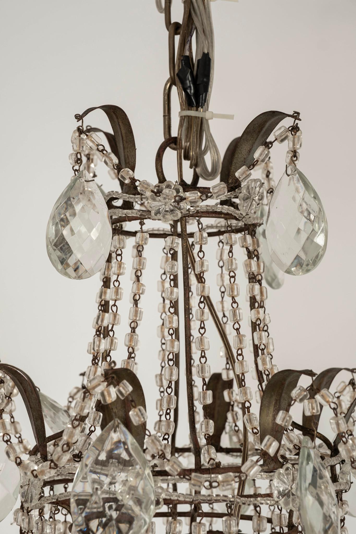 Francese Lampadario di cristallo del XX secolo, due disponibili in vendita
