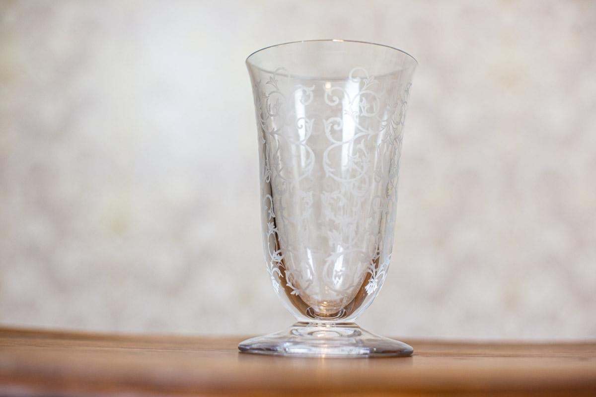 French 20th-Century Crystal Cup with Arabesque For Sale