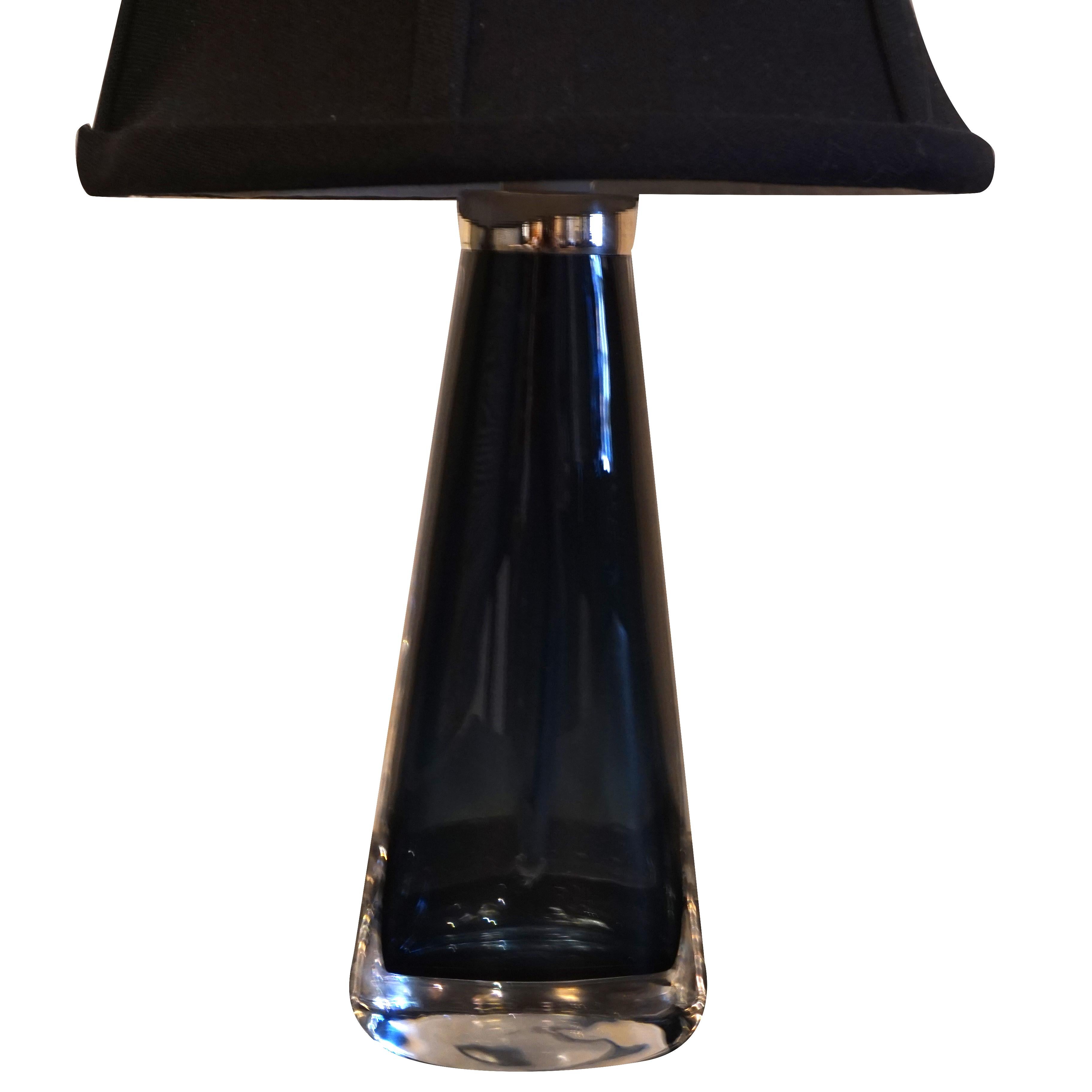 Mid-Century Modern Lampe de bureau suédoise du XXe siècle en verre de cristal Orrefors noir par Carl Fagerlund en vente