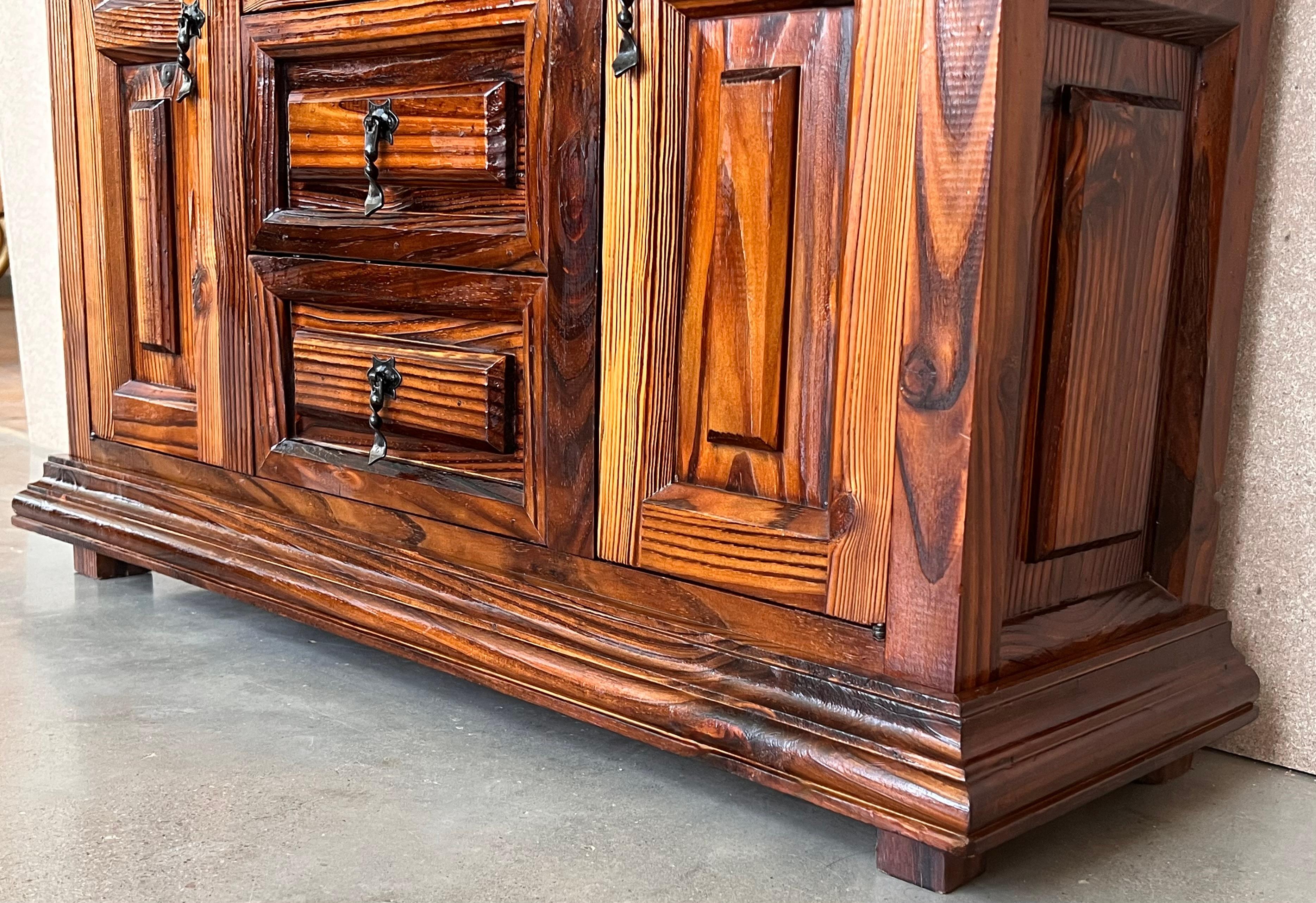 Armoire ou meuble de rangement du XXe siècle, pin, Espagne, restauré en vente 3