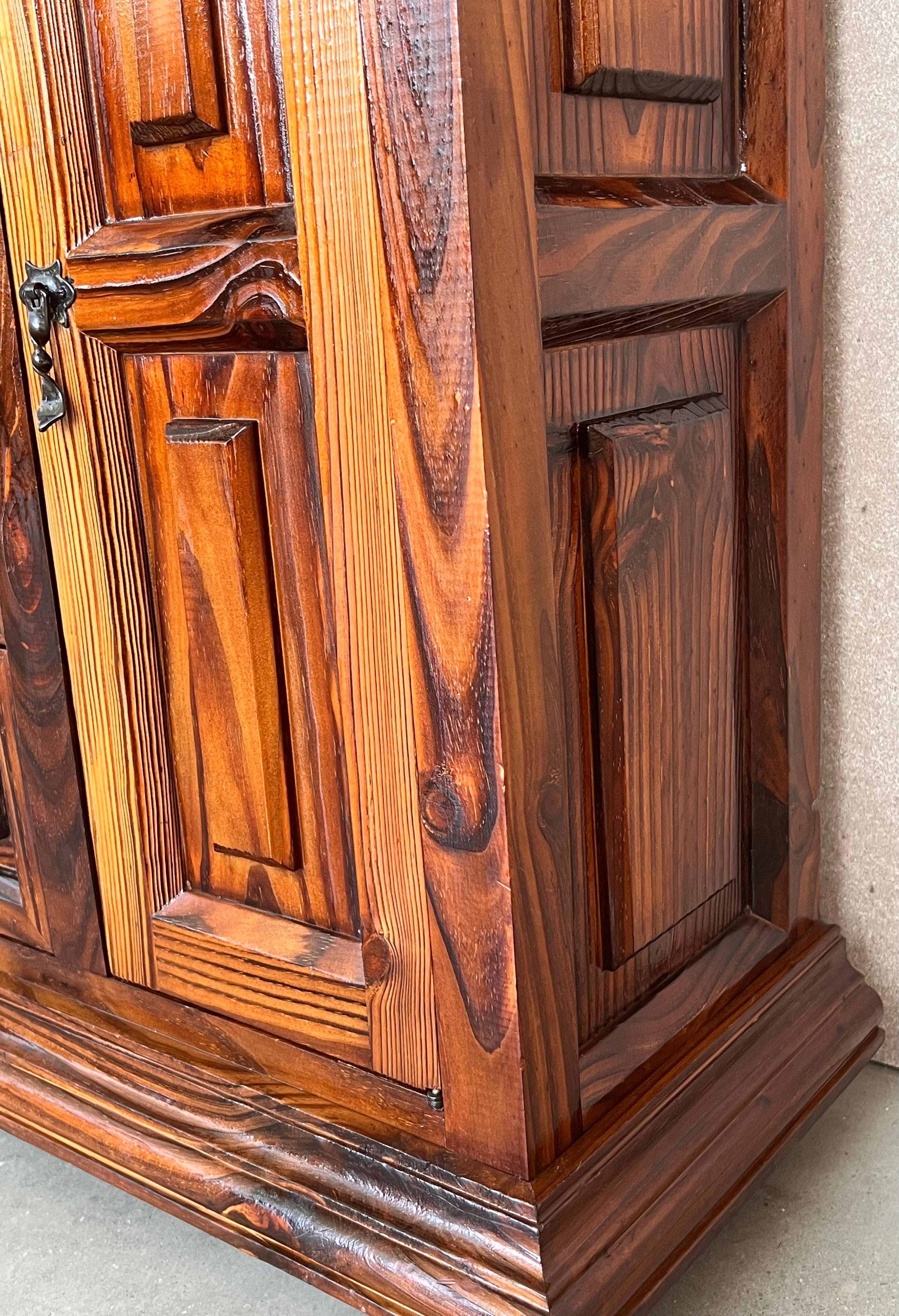 Armoire ou meuble de rangement du XXe siècle, pin, Espagne, restauré en vente 4