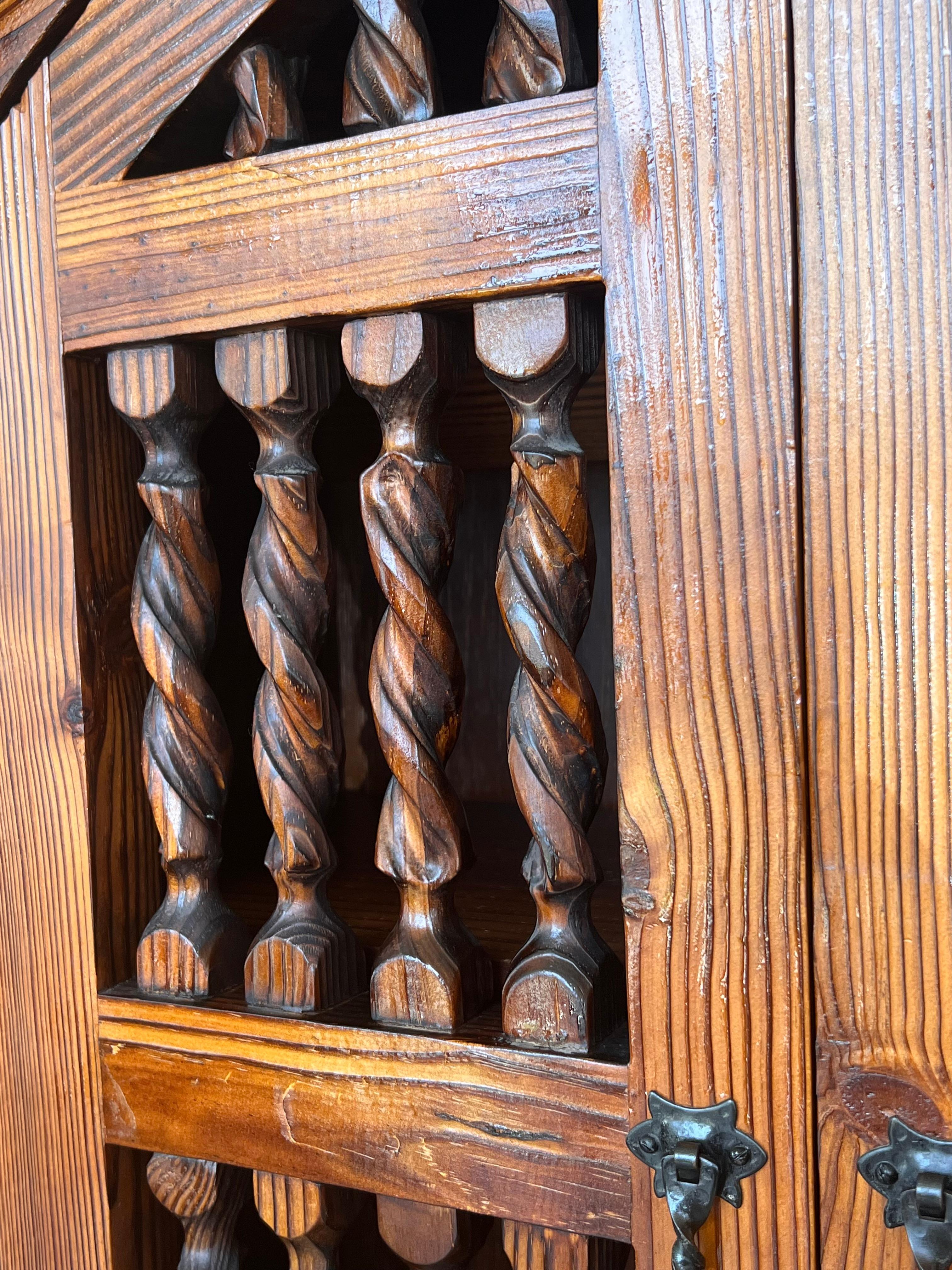 Pin Armoire ou meuble de rangement du XXe siècle, pin, Espagne, restauré en vente
