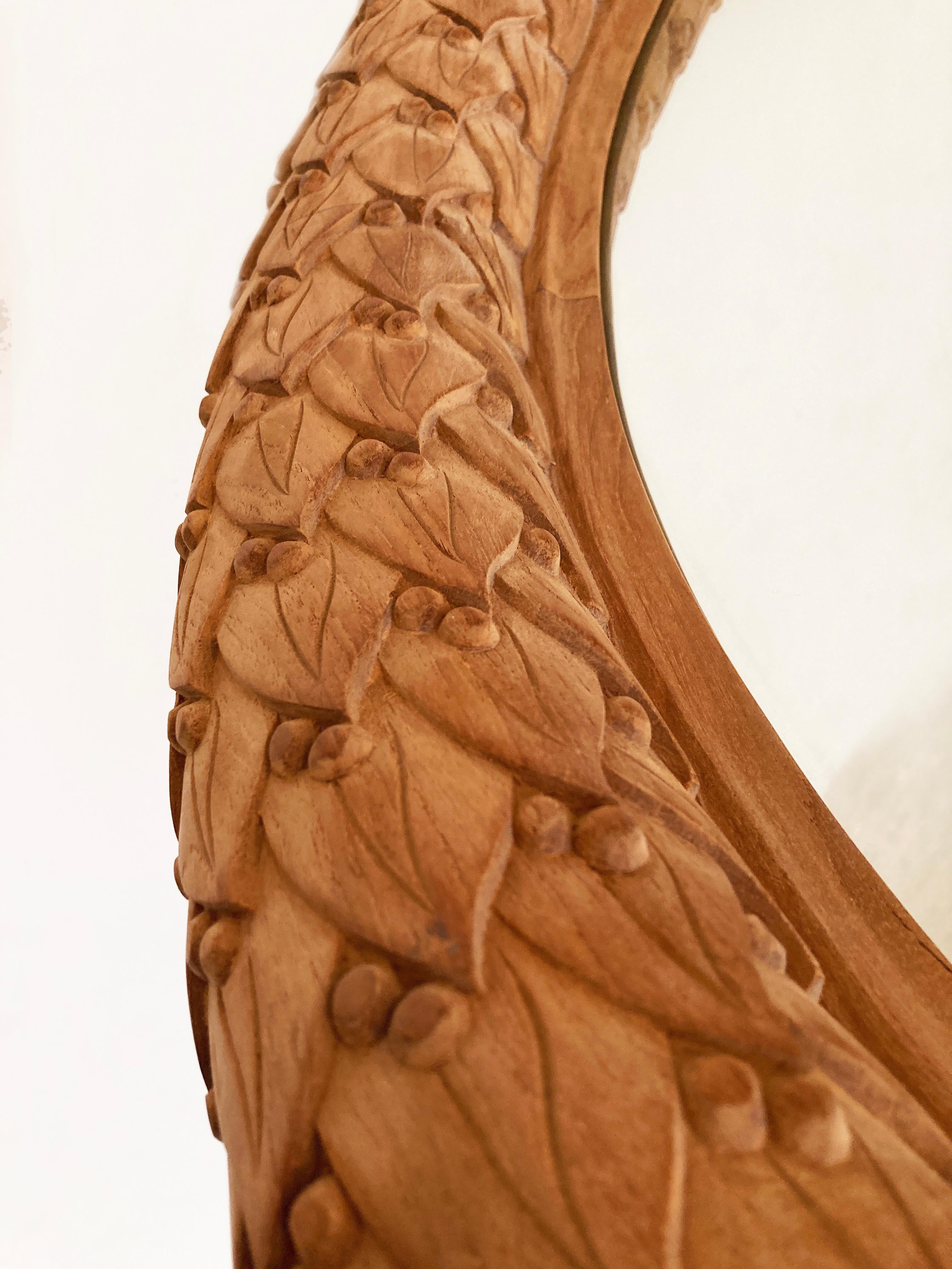 Américain Grand miroir sur mesure pour Sutherland, feuilles d'Acanthus avec lanières en Wood en vente