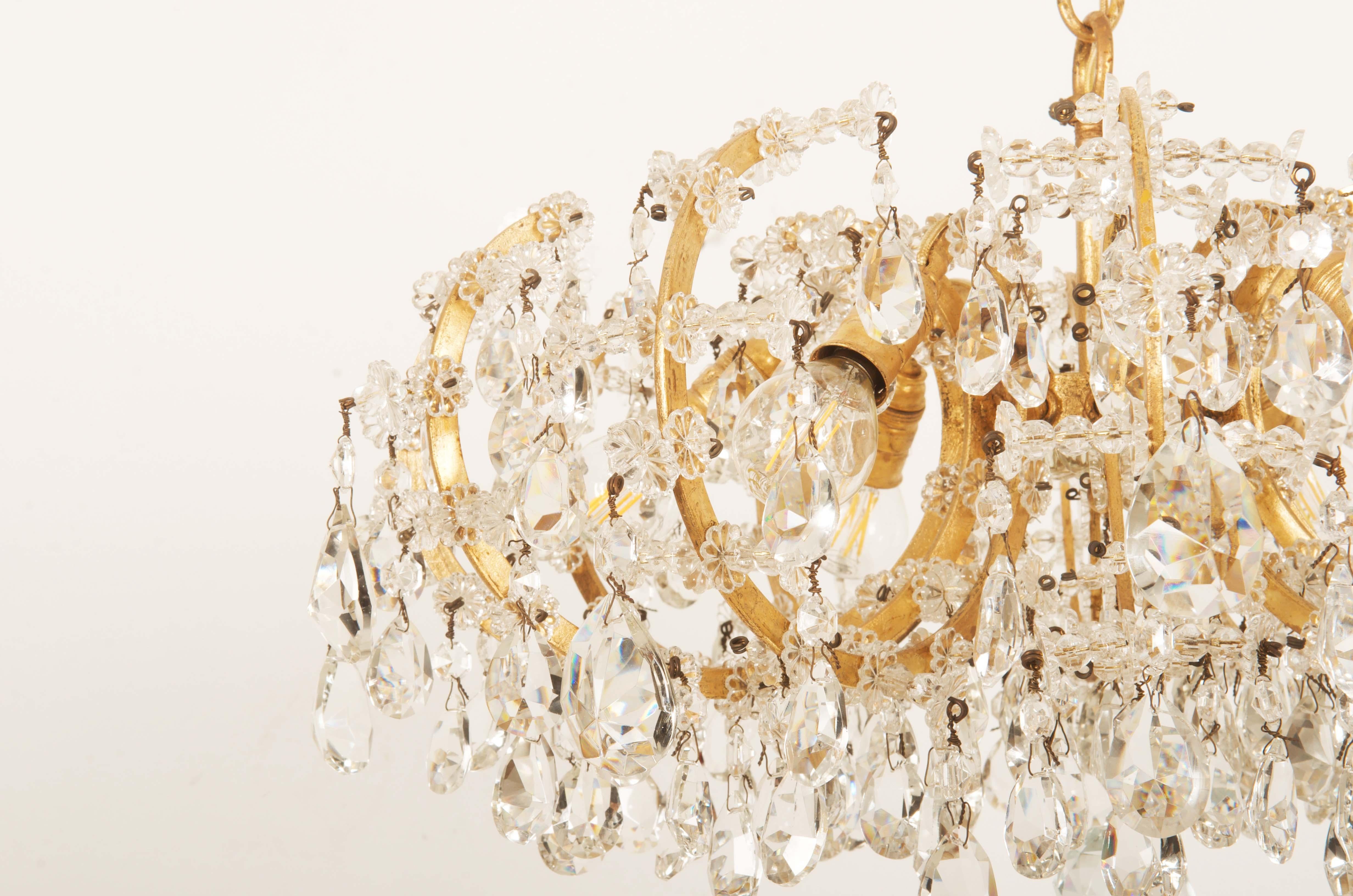 Ottone Lampadario in cristallo tagliato del XX secolo in vendita