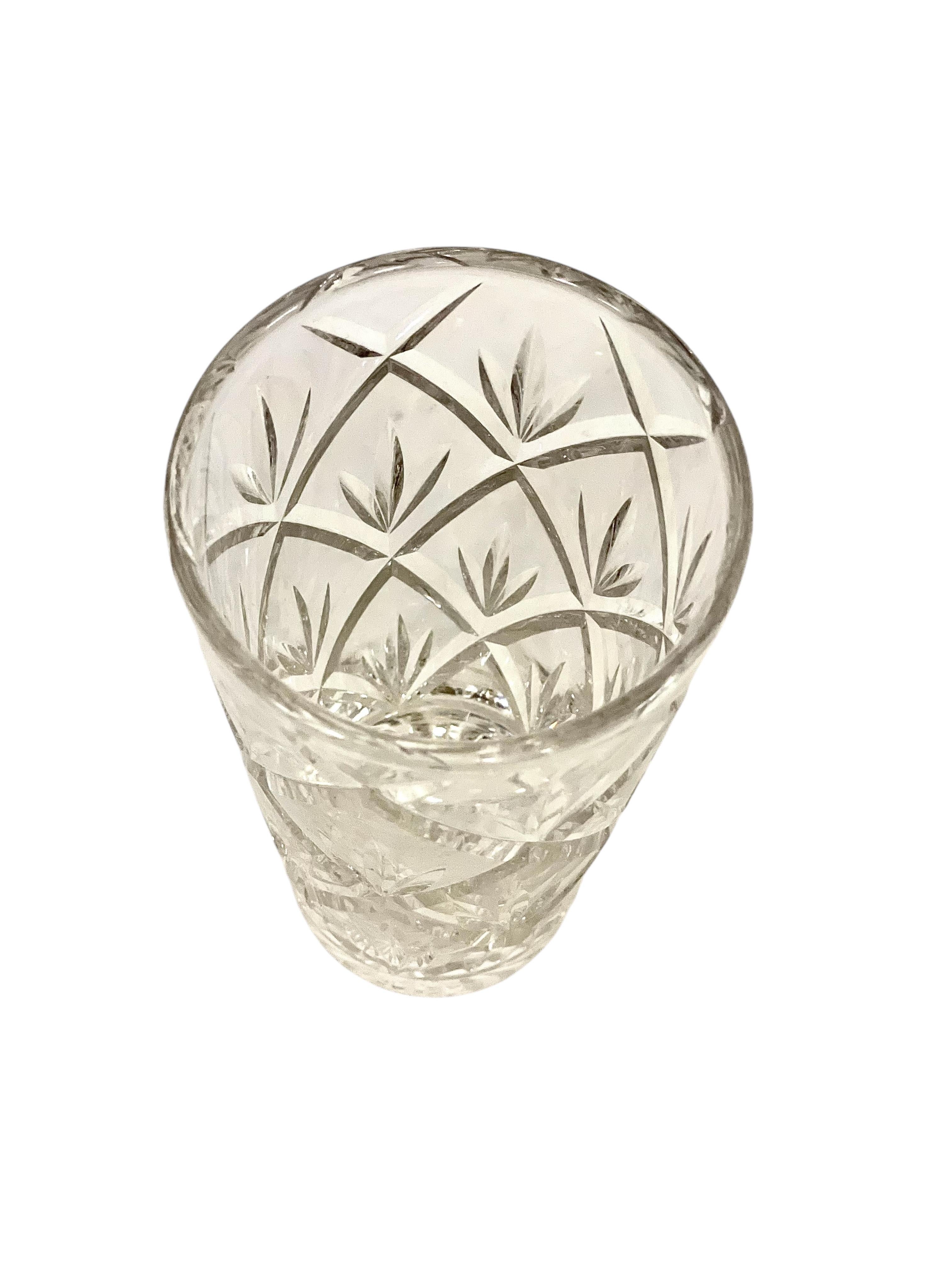 Vase en cristal taillé du 20e siècle en vente 4