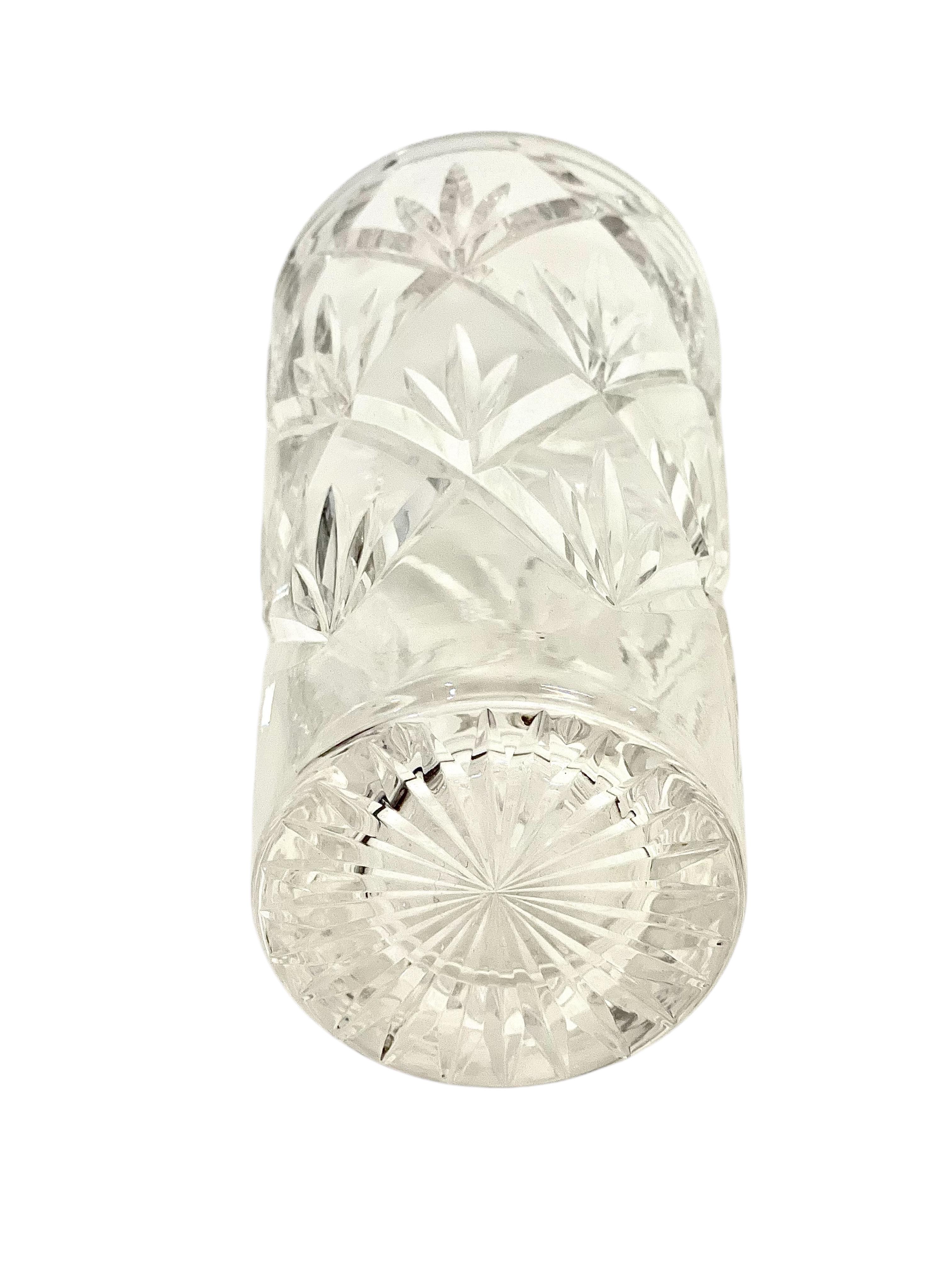 20ième siècle Vase en cristal taillé du 20e siècle en vente