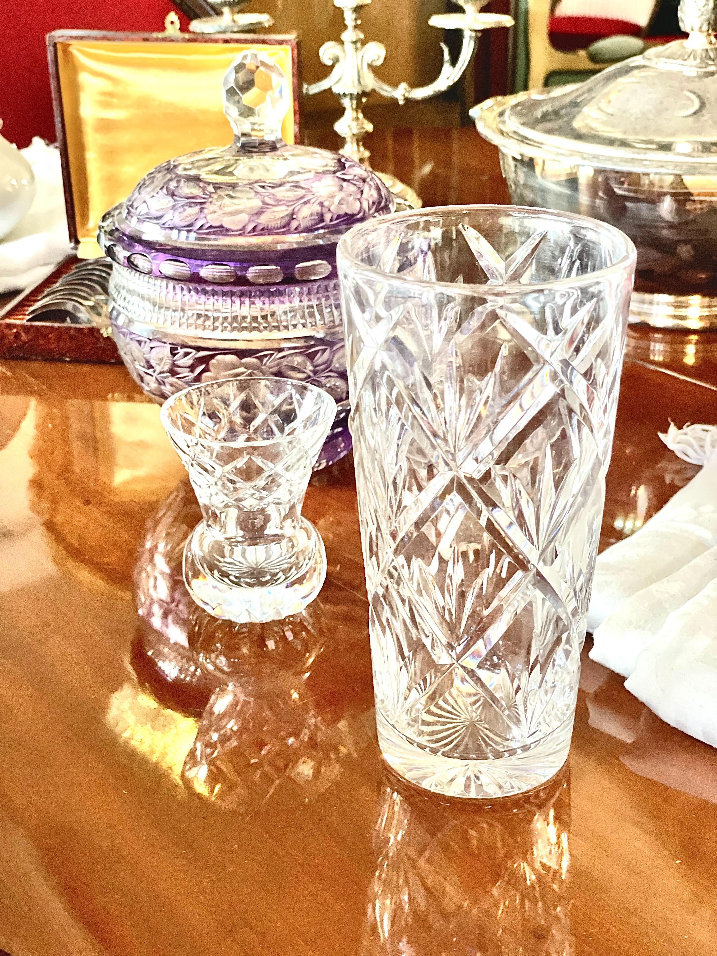 Cristal Vase en cristal taillé du 20e siècle en vente