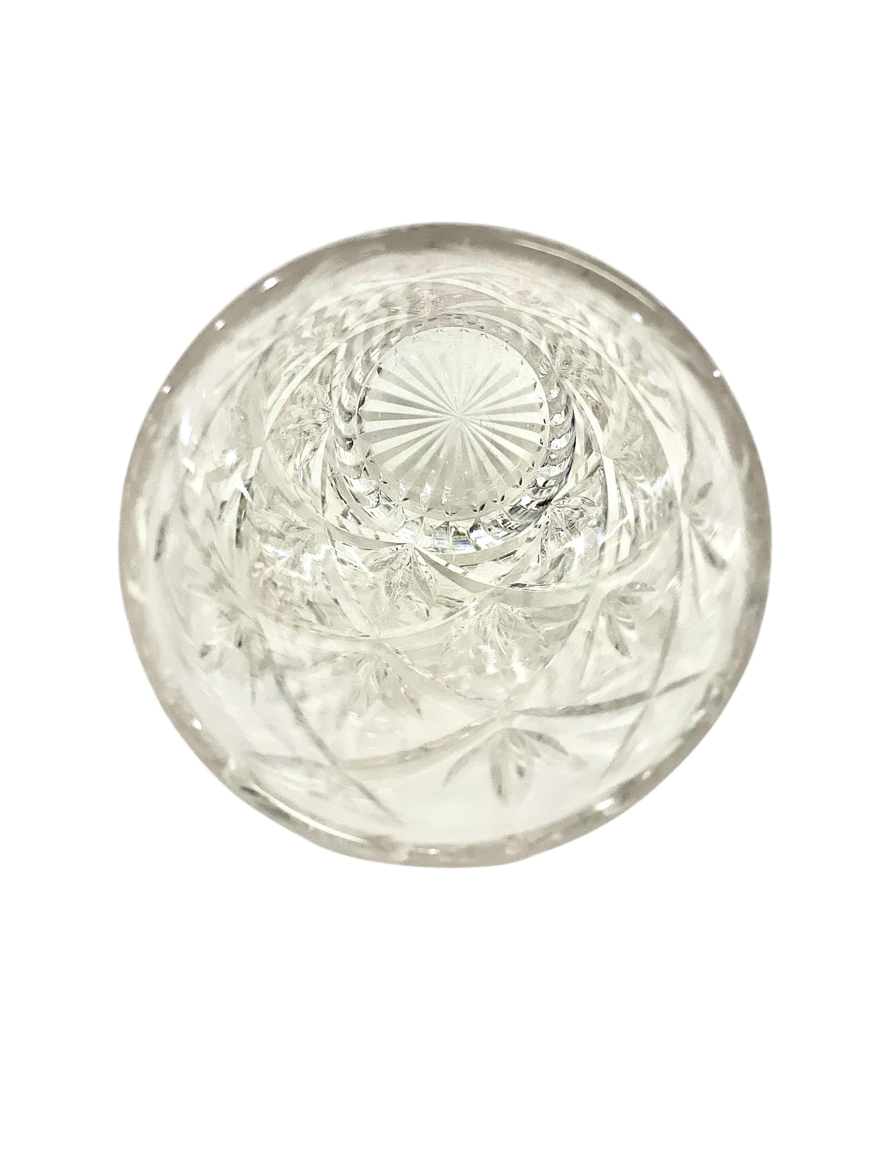 Vase en cristal taillé du 20e siècle en vente 2
