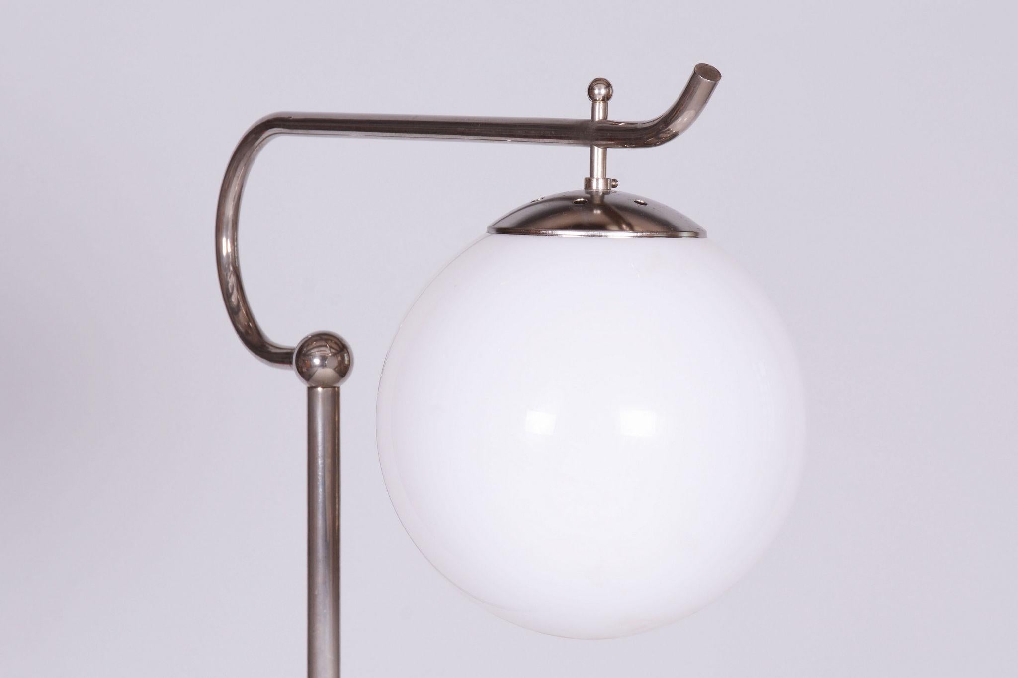 Lámpara de pie checa Bauhaus cromada del siglo XX, por Hynek Gottwald, años 30 en venta 4
