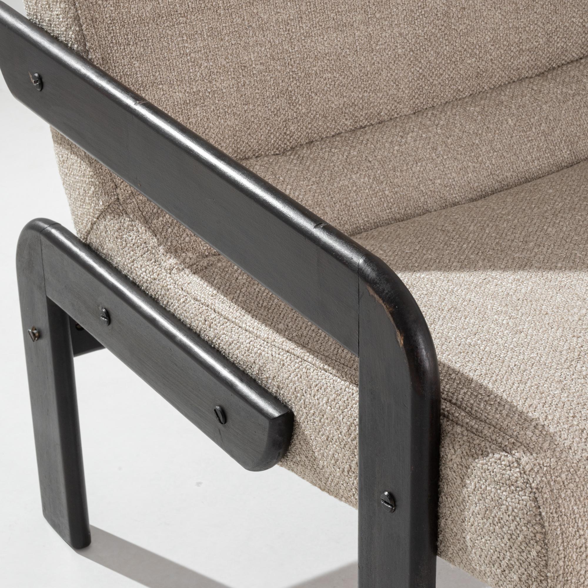 Paire de fauteuils tchèques en bois beige du 20e siècle en vente 4