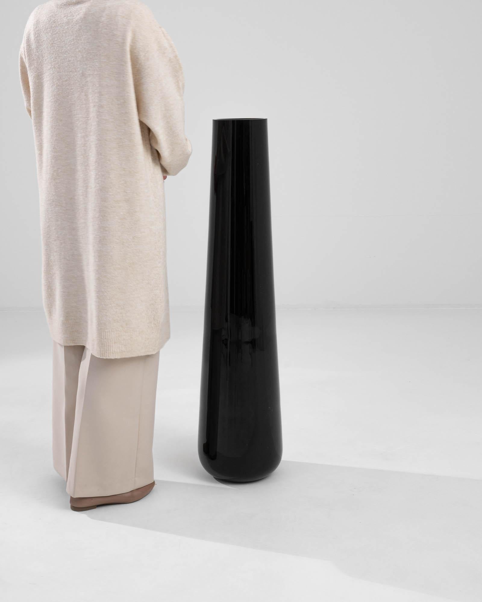 20ième siècle Vase en verre noir tchèque du 20e siècle en vente