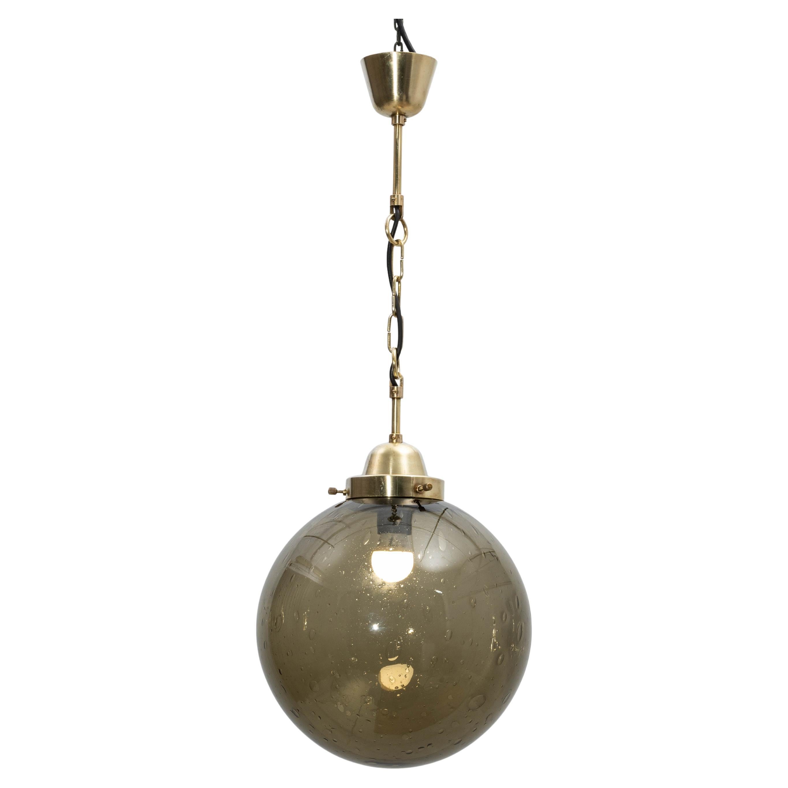 Lampada a sospensione in ottone e vetro ceca del XX secolo