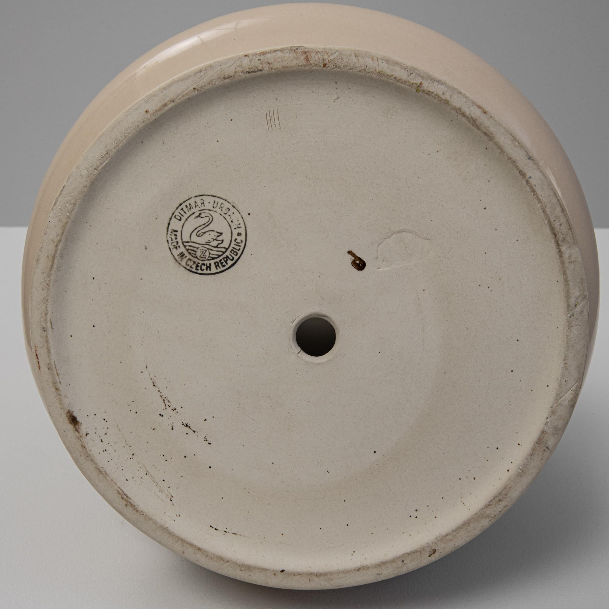 Vase en céramique tchèque du 20e siècle en vente 4