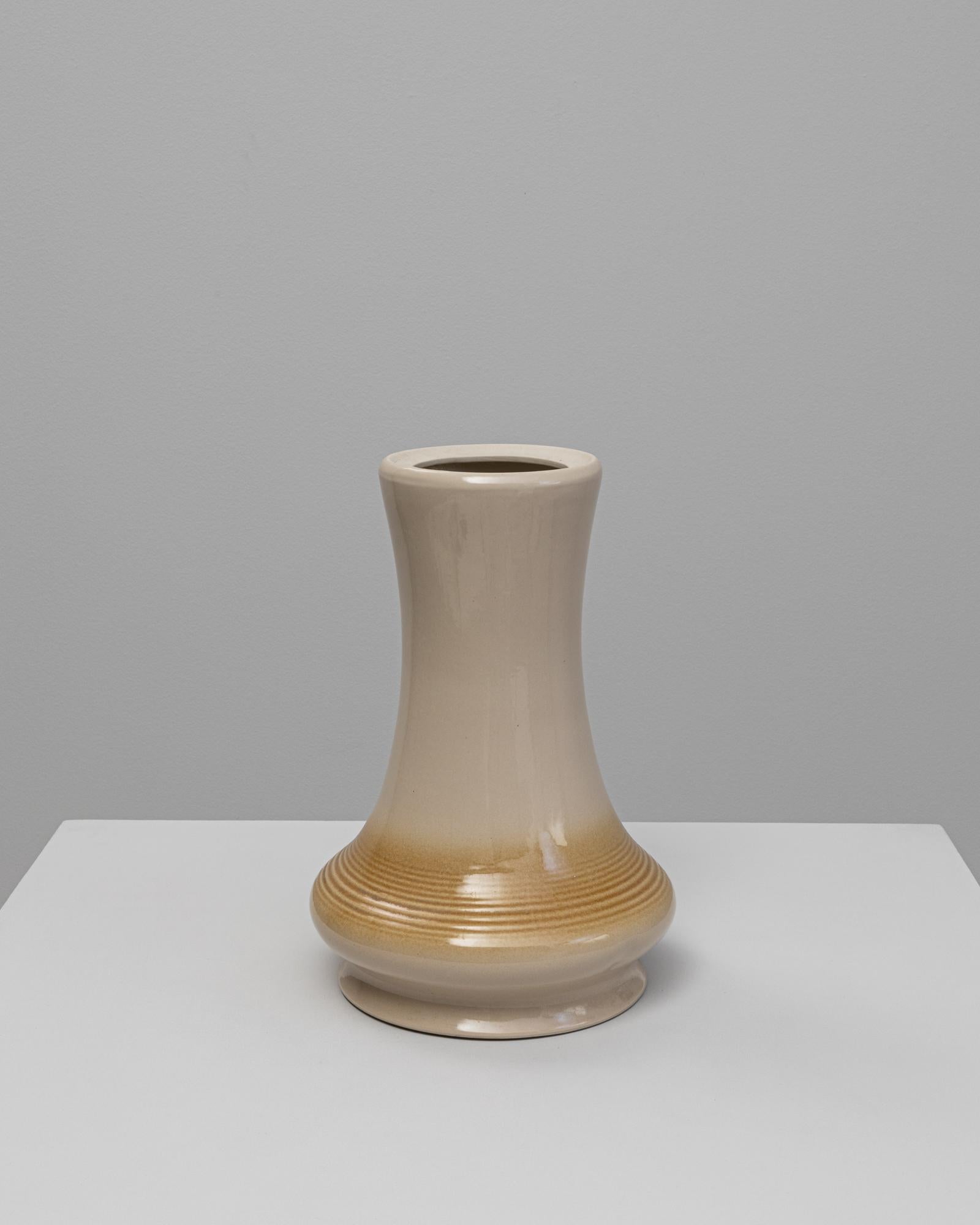 Tchèque Vase en céramique tchèque du 20e siècle en vente