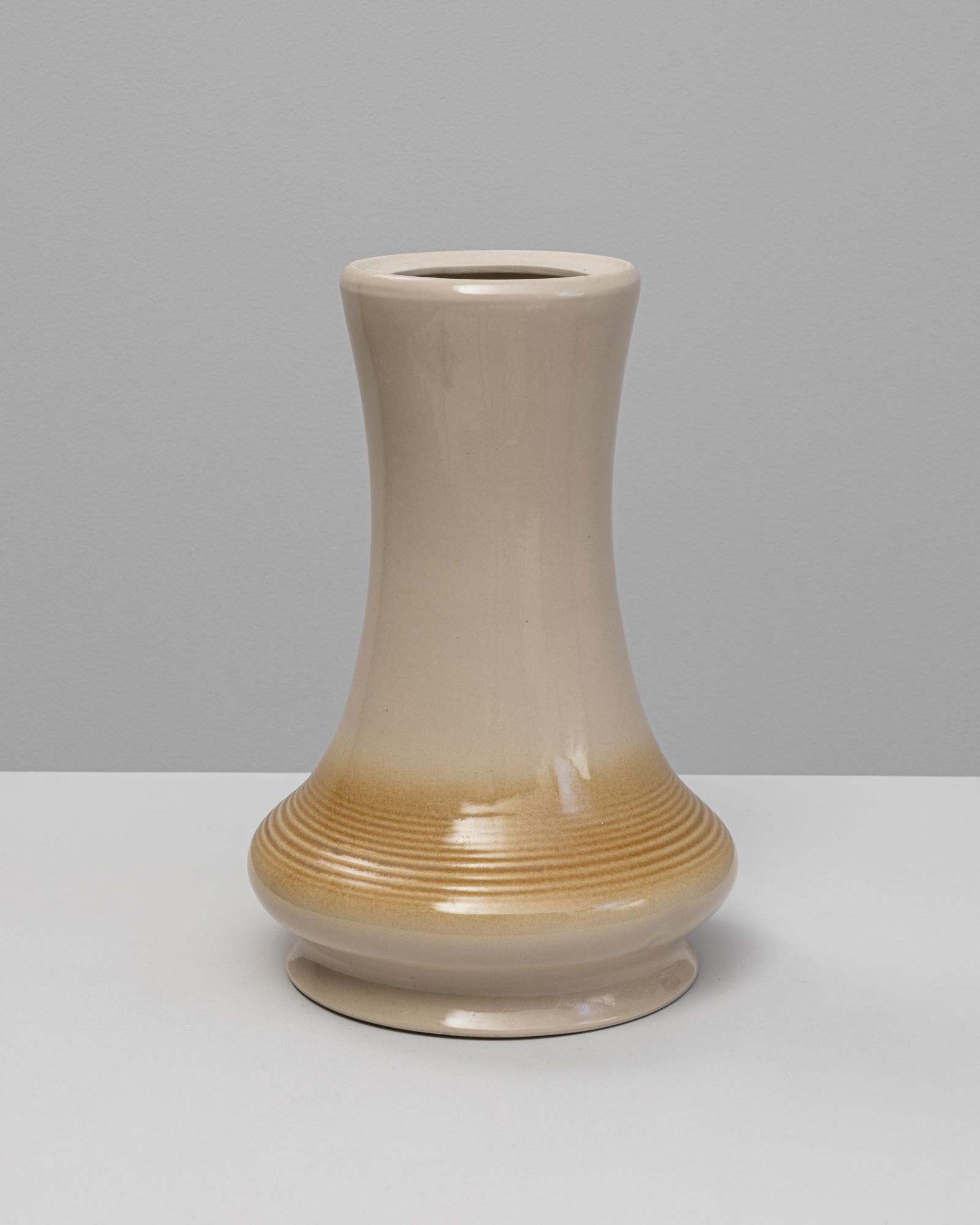20ième siècle Vase en céramique tchèque du 20e siècle en vente