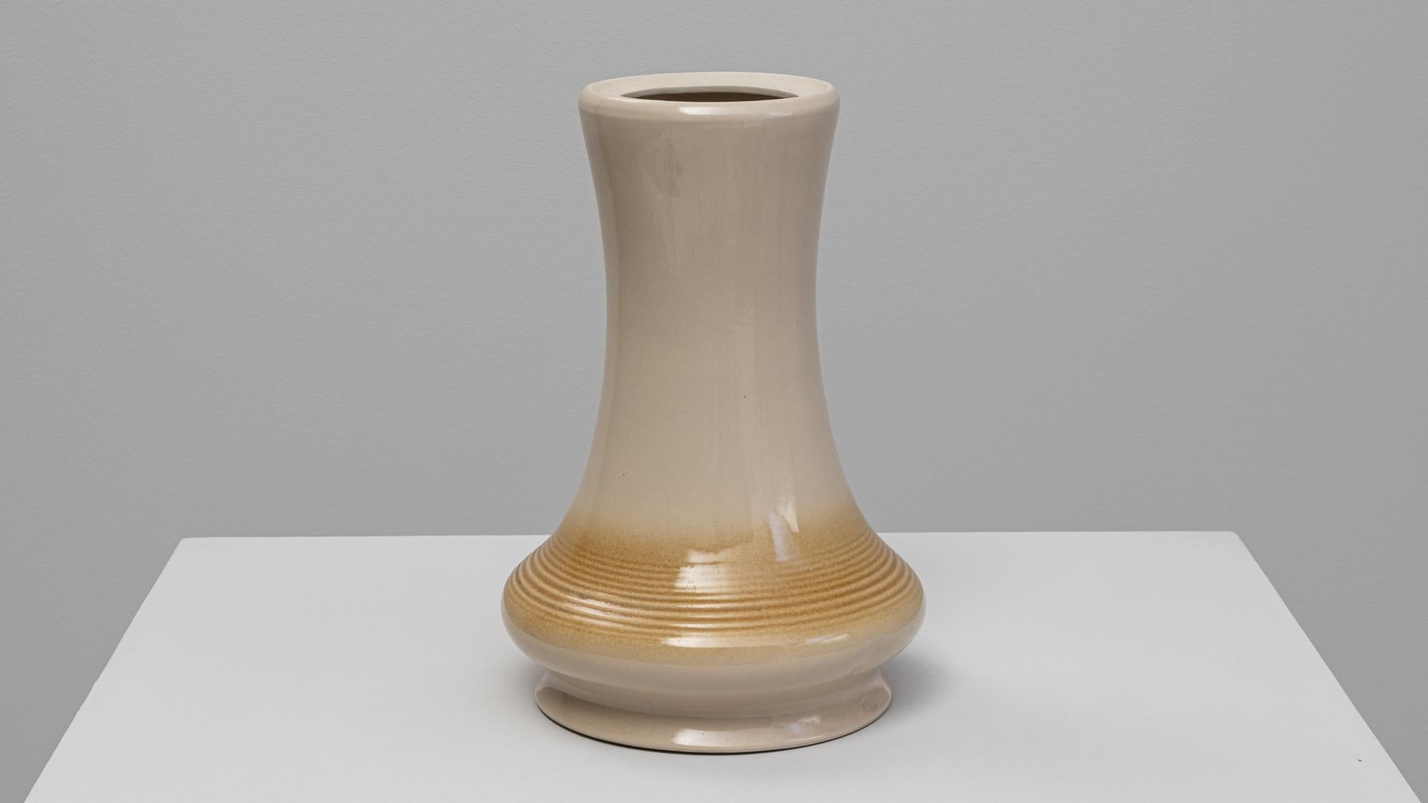 Céramique Vase en céramique tchèque du 20e siècle en vente