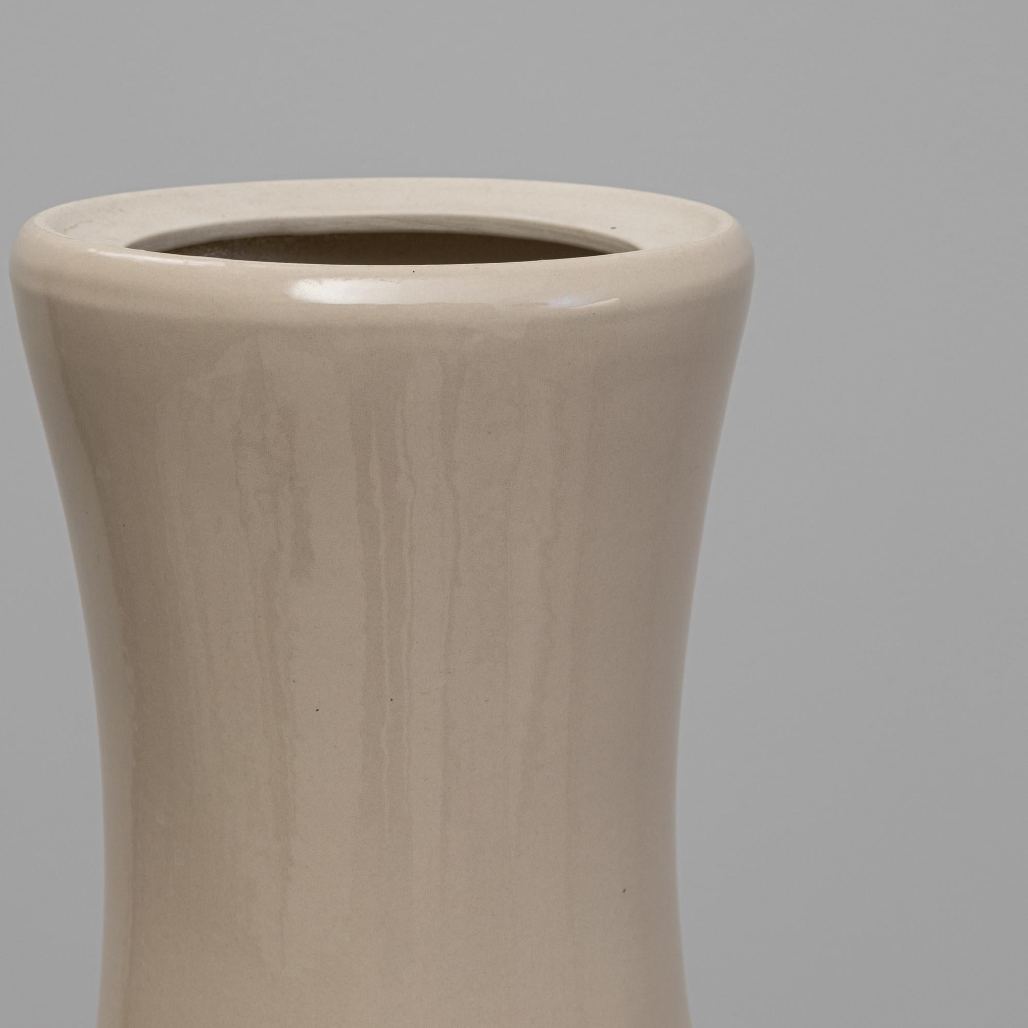 Vase en céramique tchèque du 20e siècle en vente 1