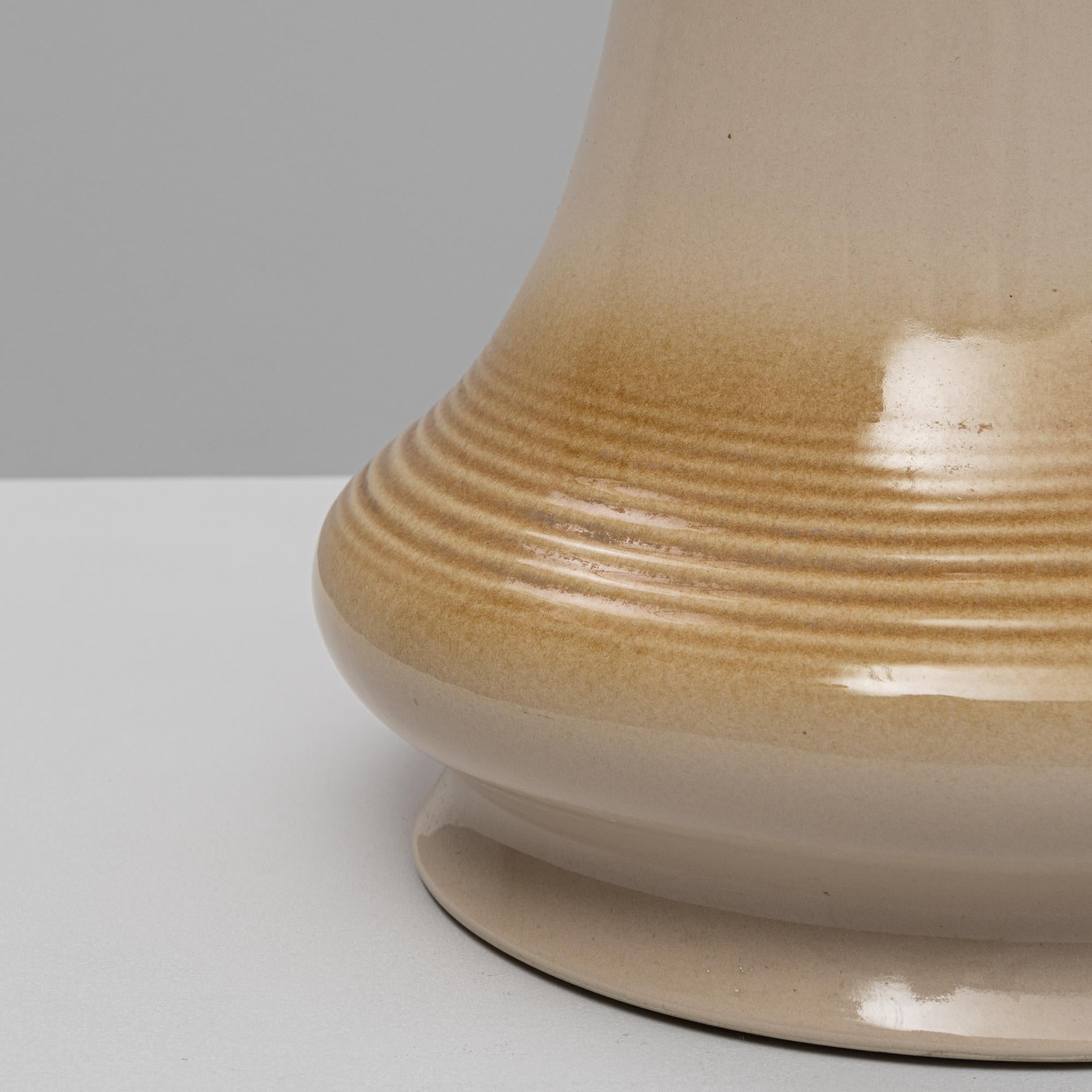 Vase en céramique tchèque du 20e siècle en vente 2