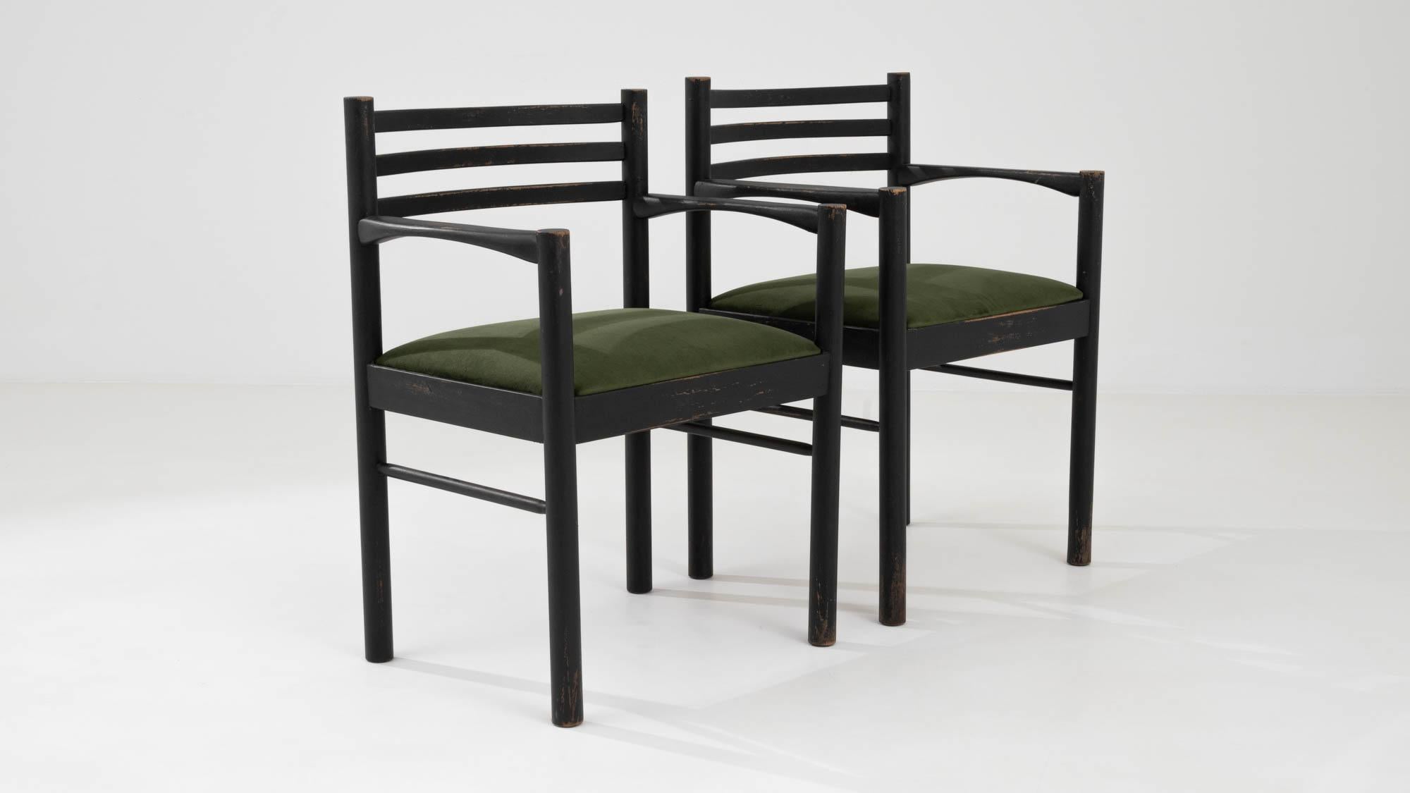 Paire de chaises de salle à manger tchèques du 20e siècle avec sièges rembourrés en vente 4